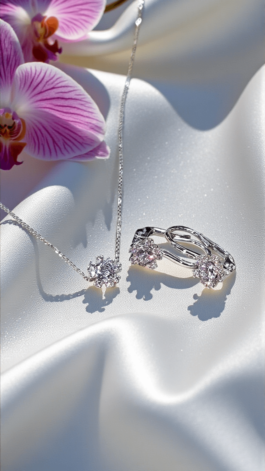 Златен комплект от бяло злато с циркони