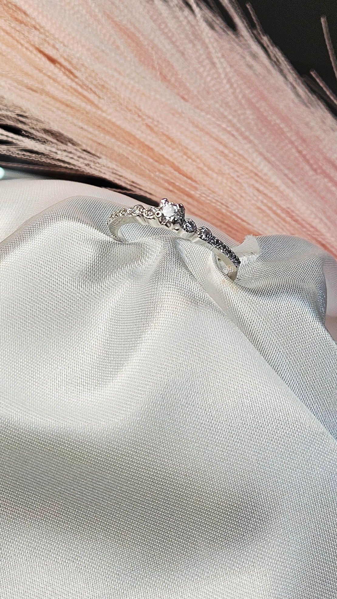 Златен пръстен от бяло злато Тиха Светлина