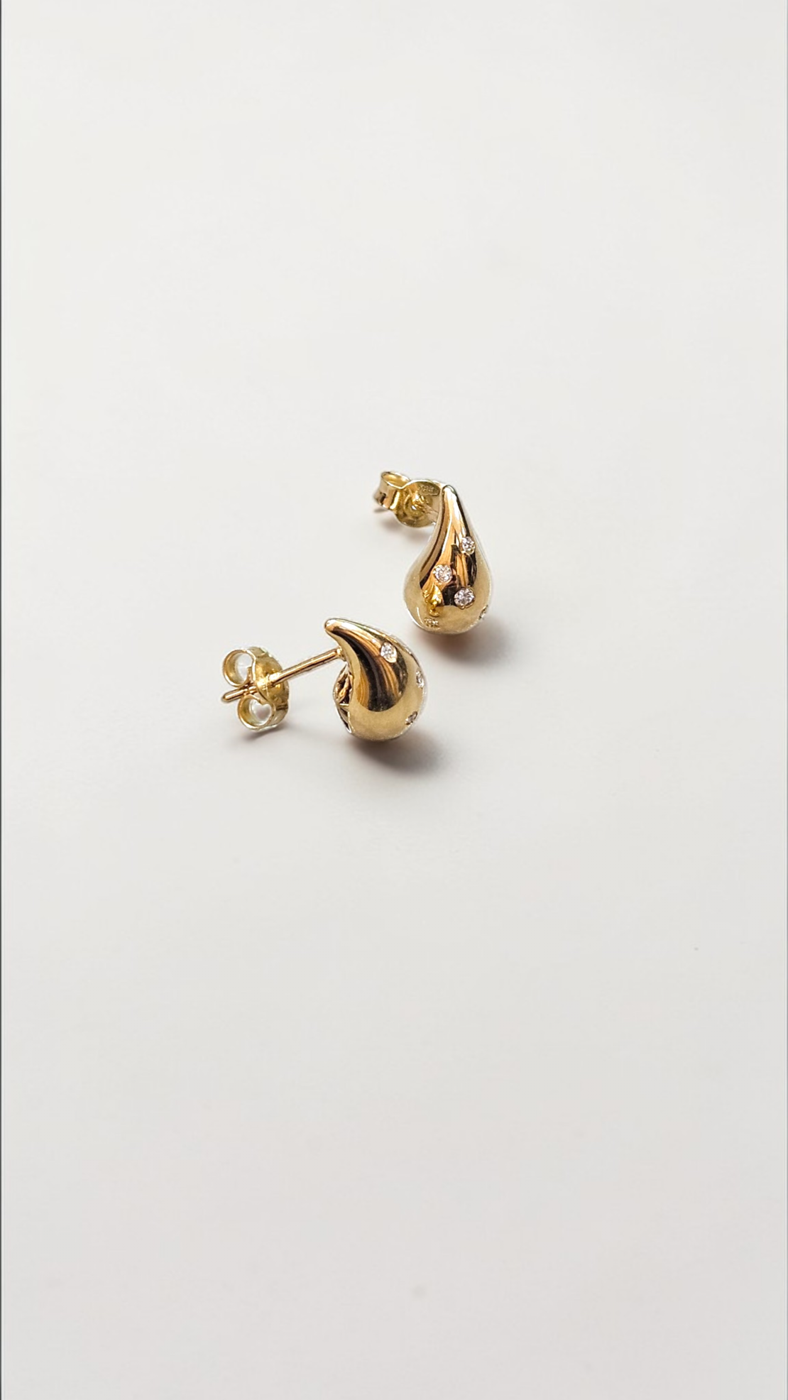 Златни обеци с диаманти  