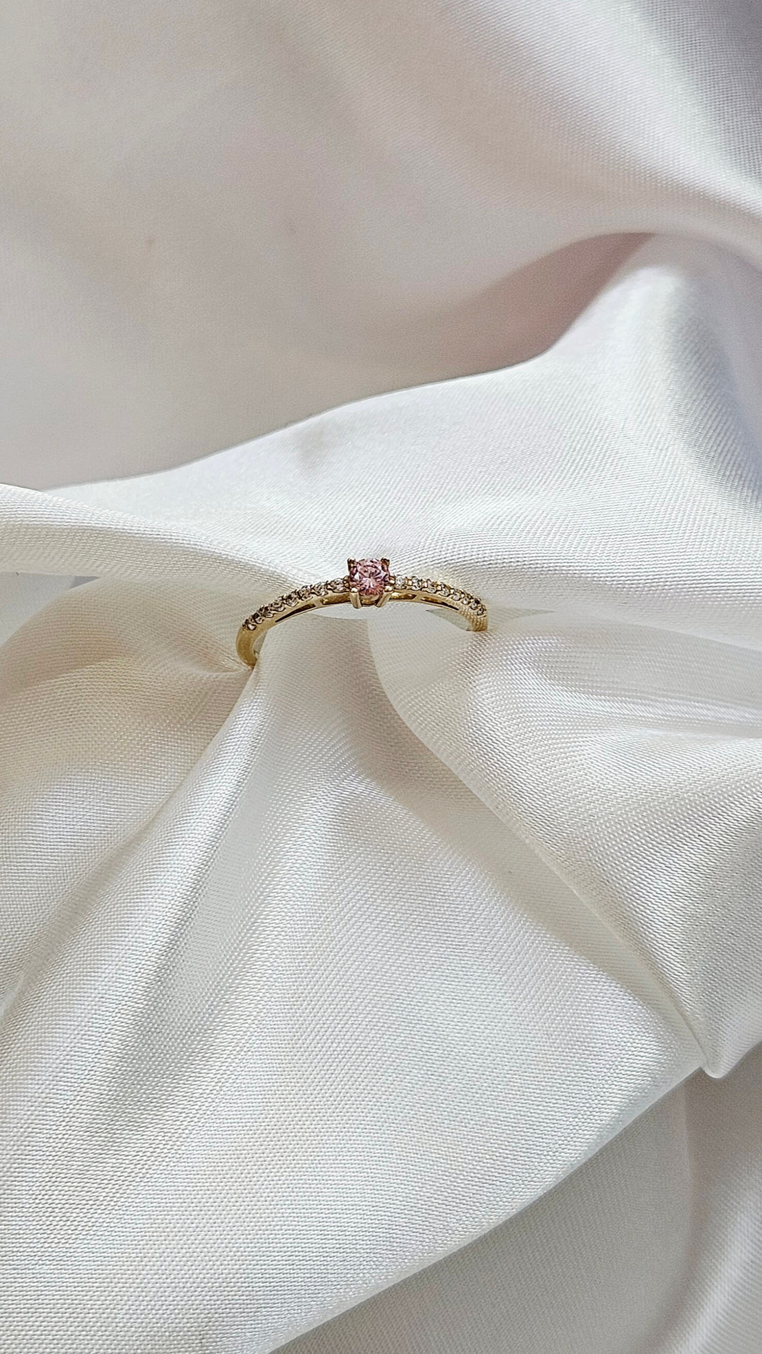 Златен пръстен с розов цирконий