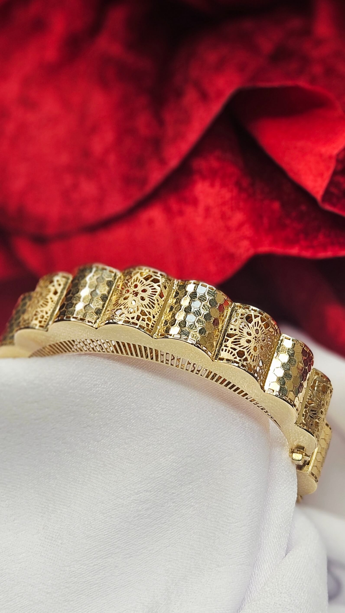 Твърда Гривна Фино Майсторство