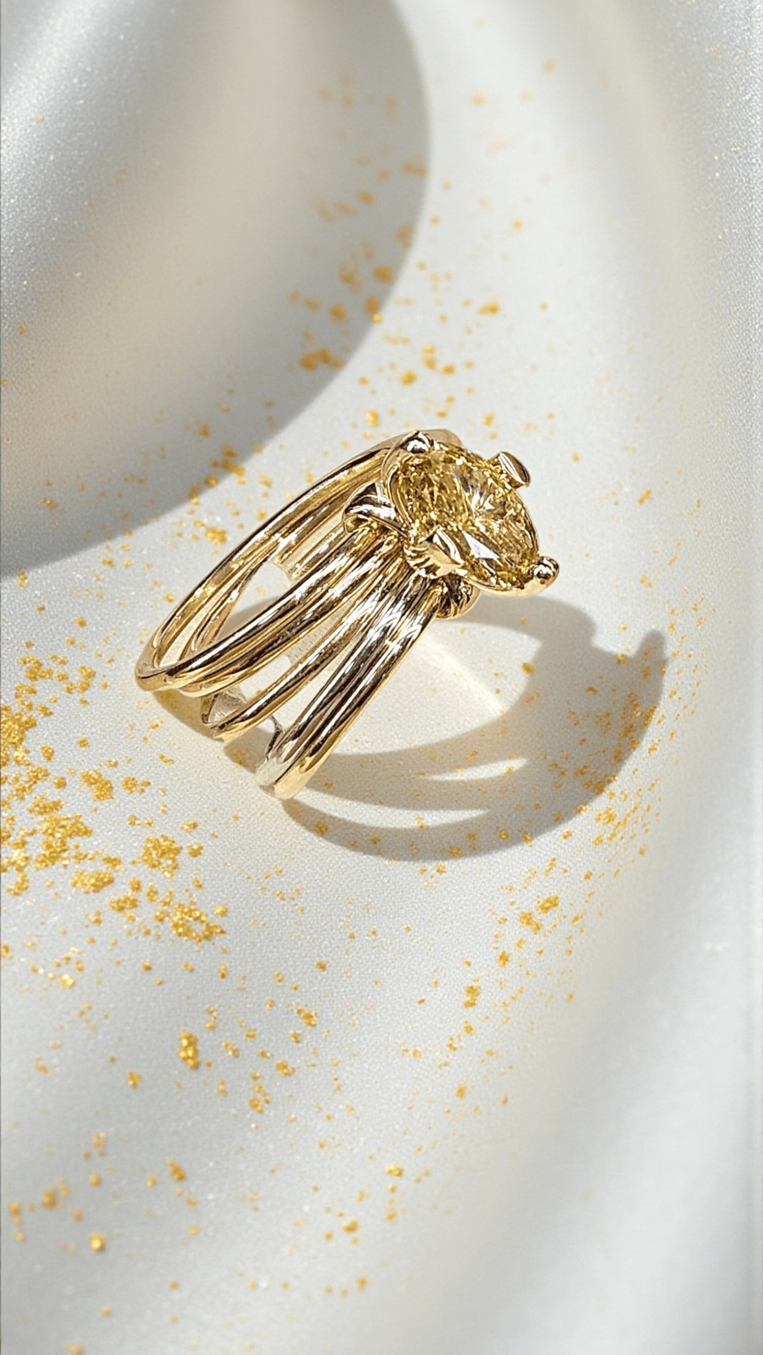 Златен пръстен с  диамант 