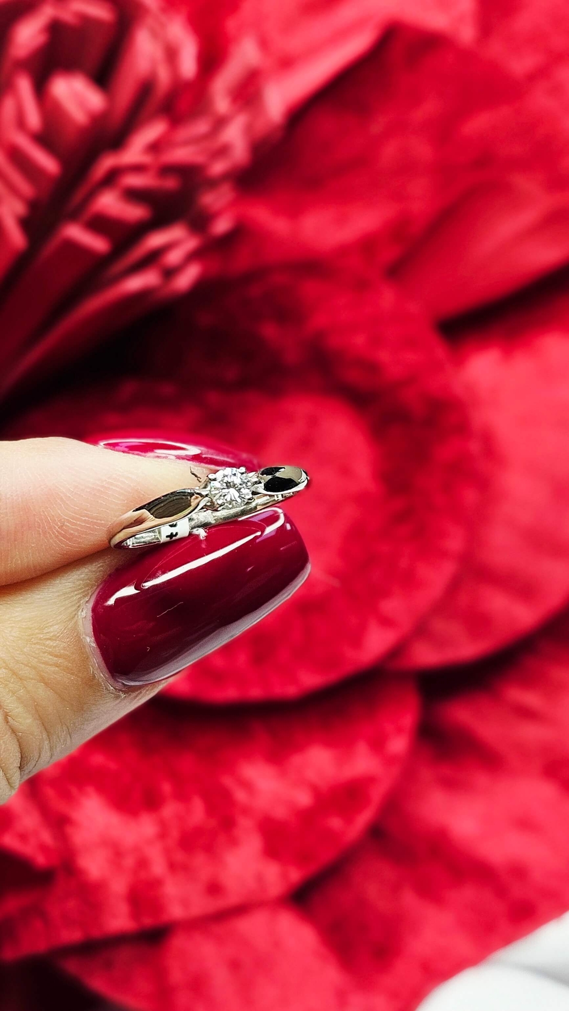 Златен пръстен от бяло злато с ДиамантНежен Обет