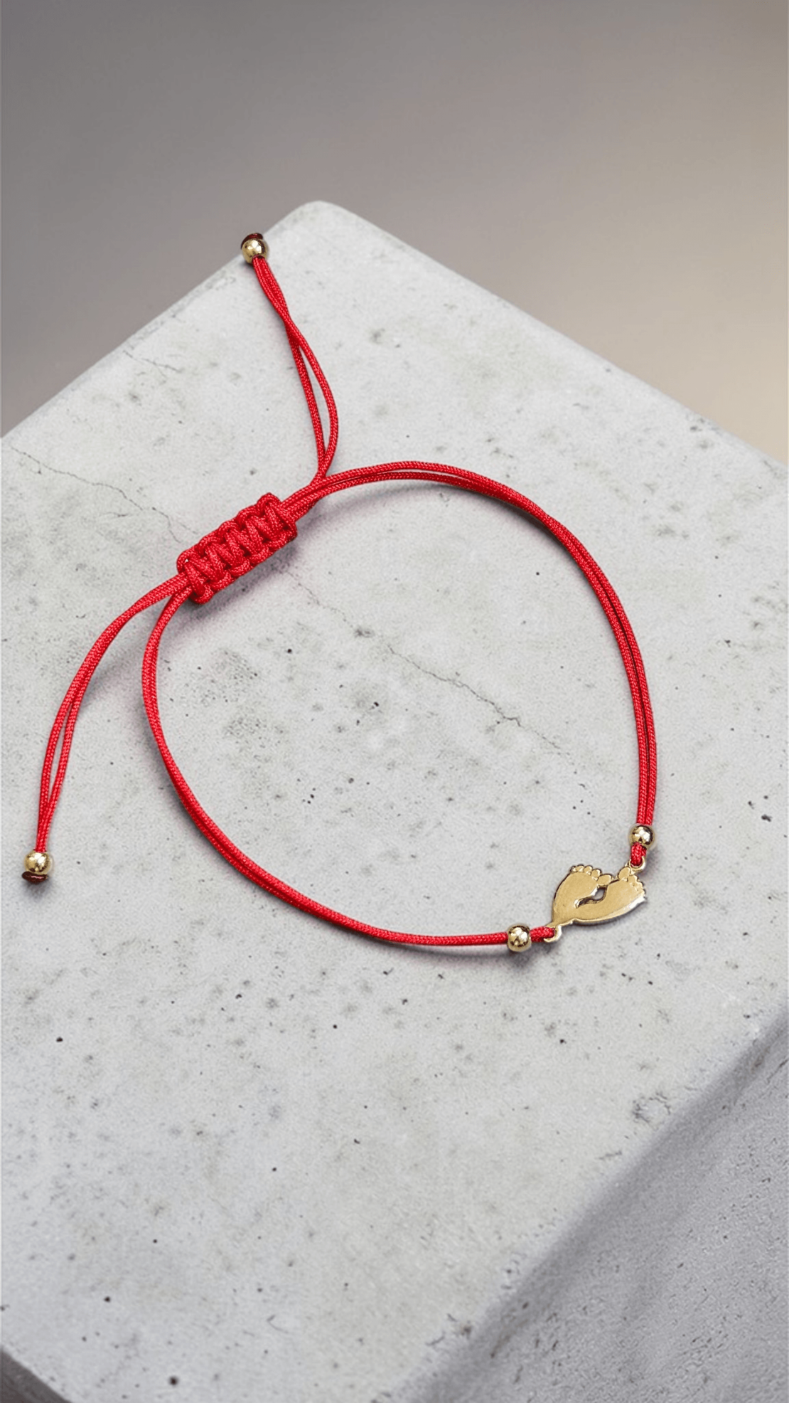 Гривна с крачета от жълто злато