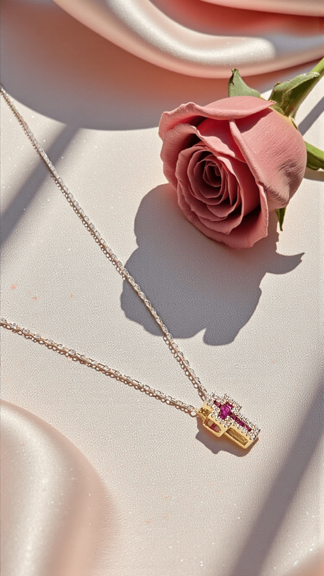 Златно колие с кръст от 18К злато, рубини и диаманти I Gioielli del Sole