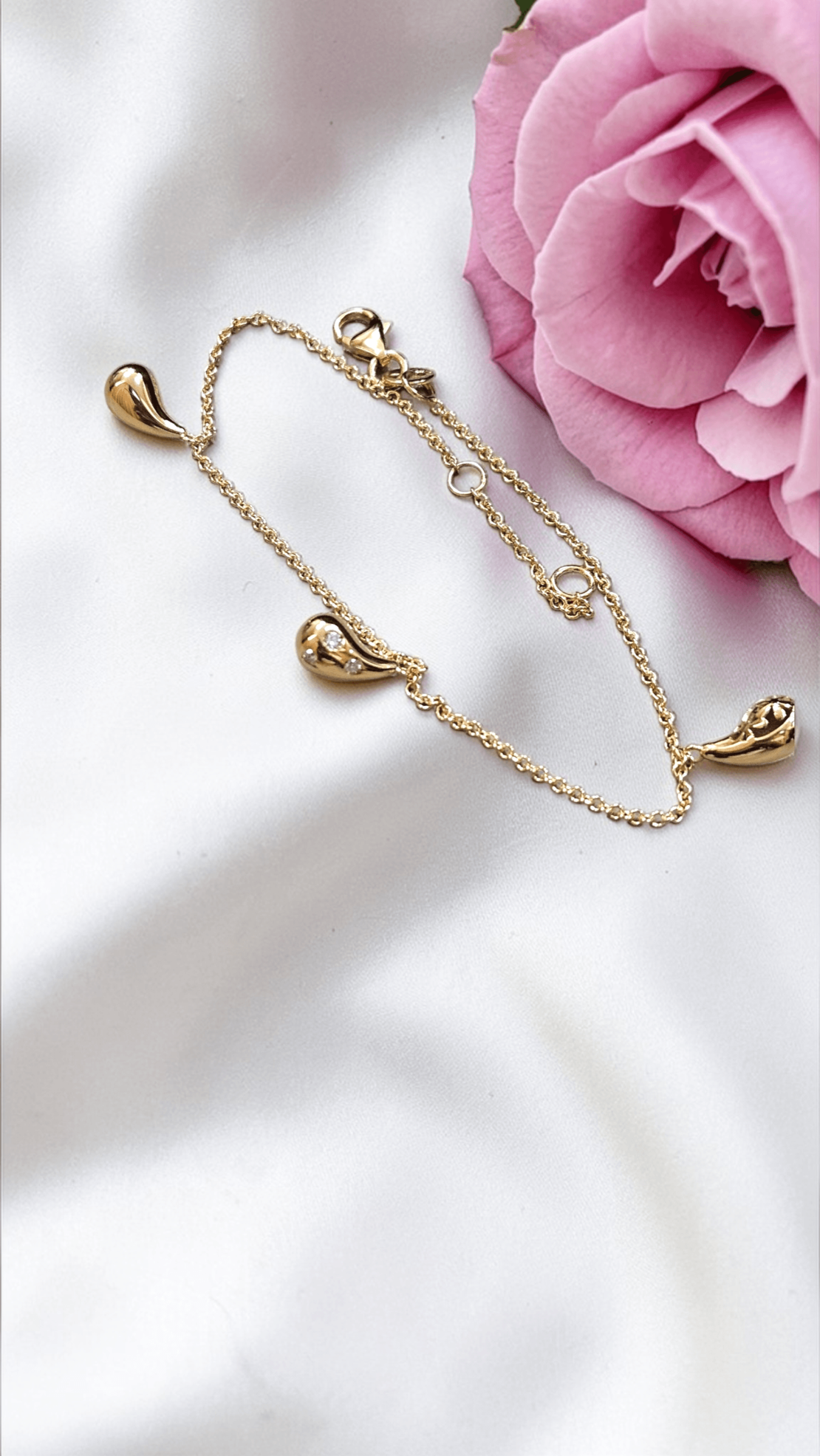 Златна гривна с диаманти 