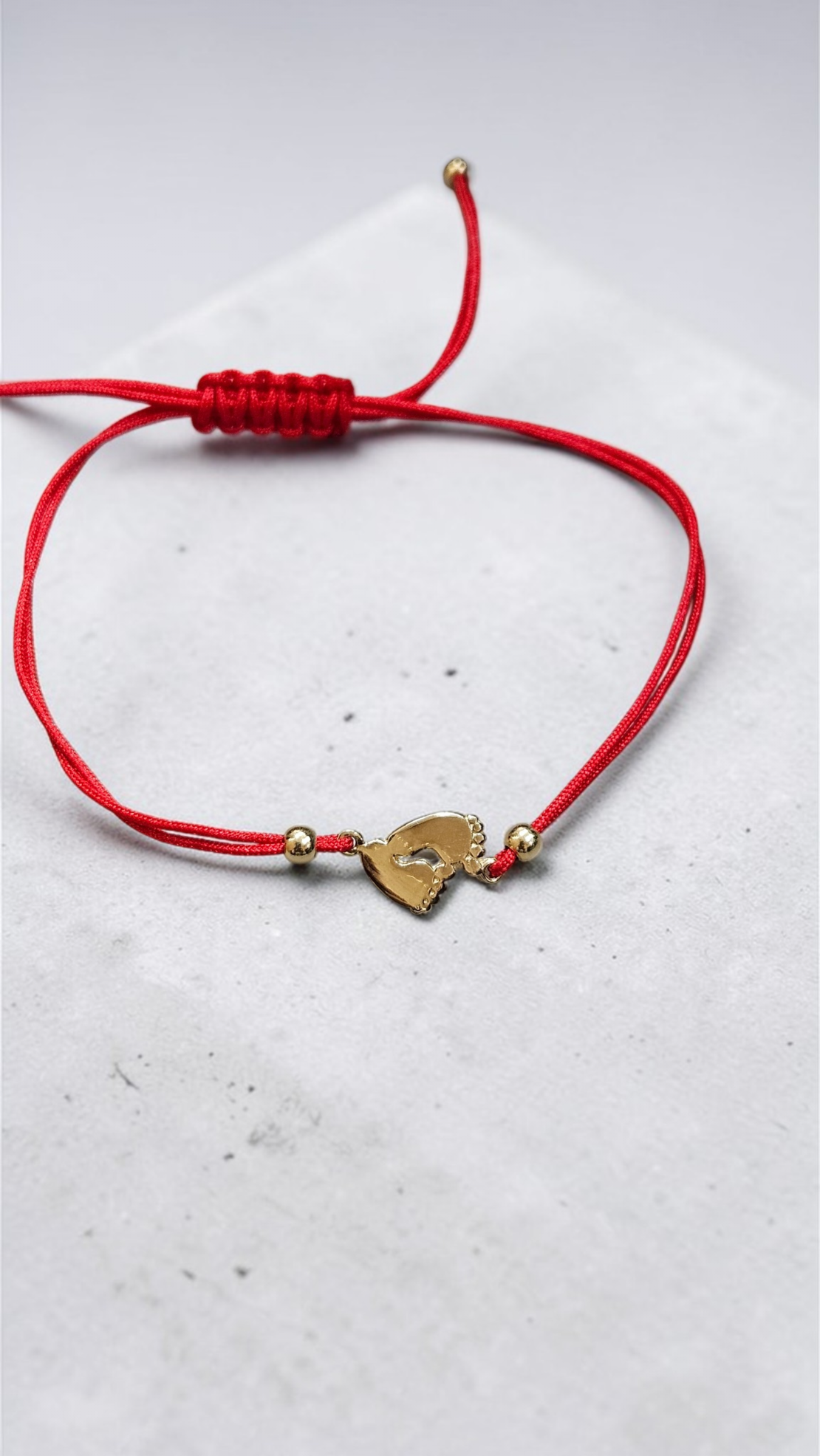 Гривна с крачета от жълто злато