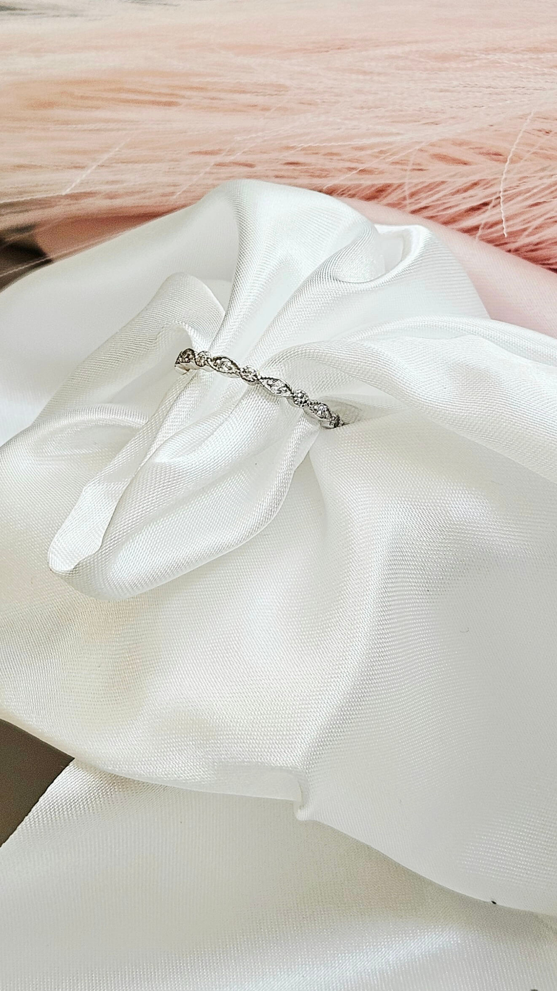 Златен пръстен от бяло злато Сияйна Линия