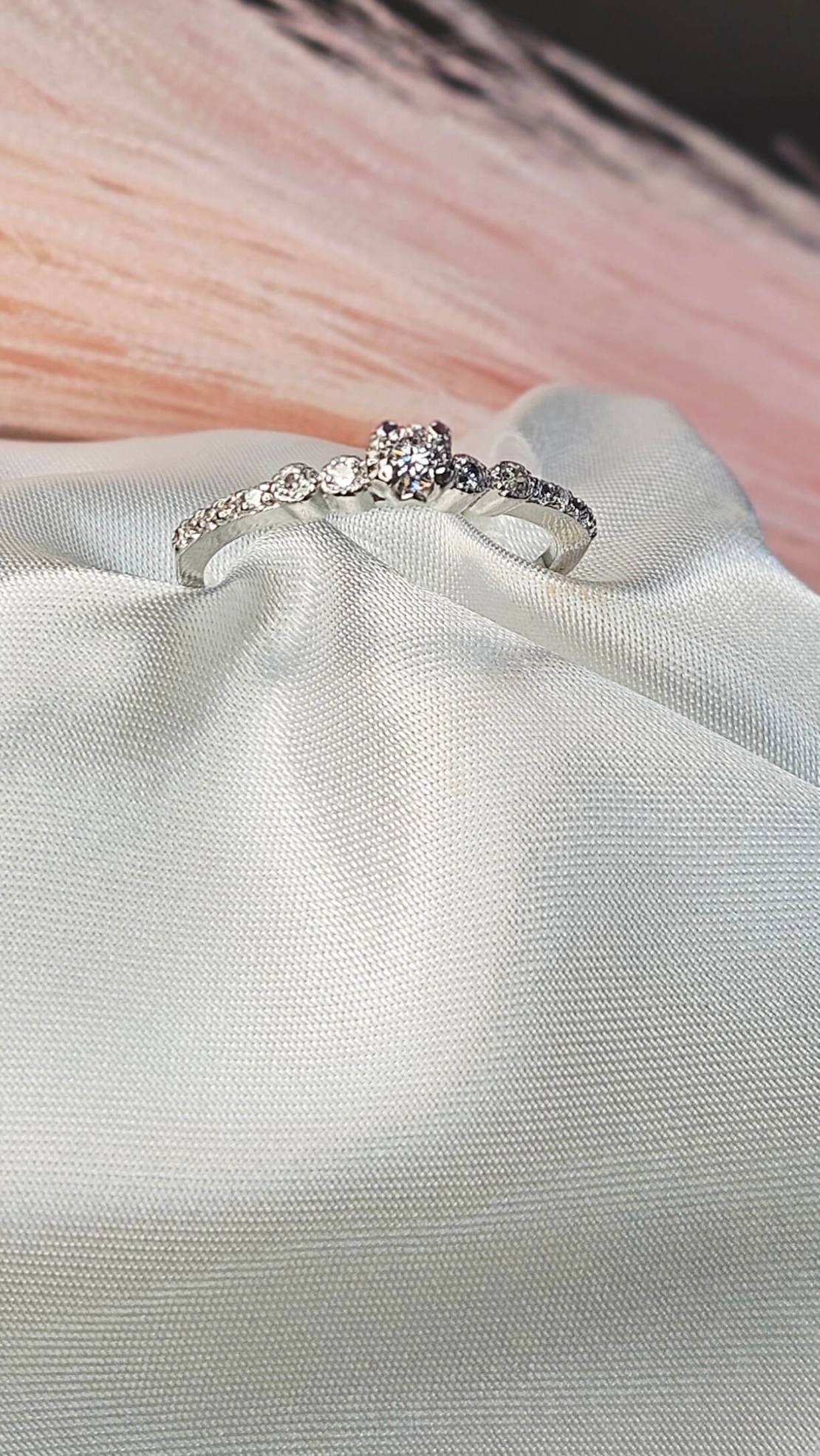 Златен пръстен от бяло злато Тиха Светлина