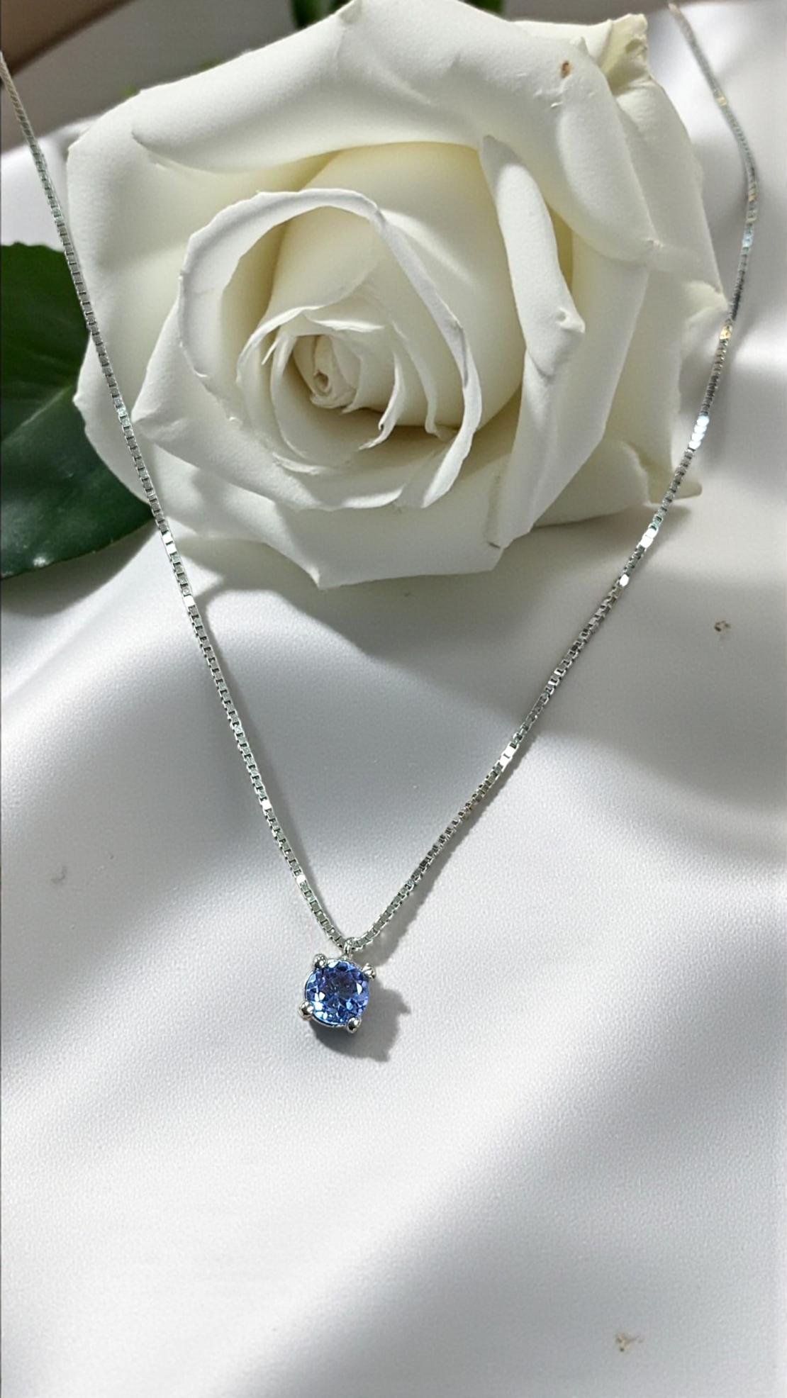 Комплект обеци и колие от бяло злато с Танзанит