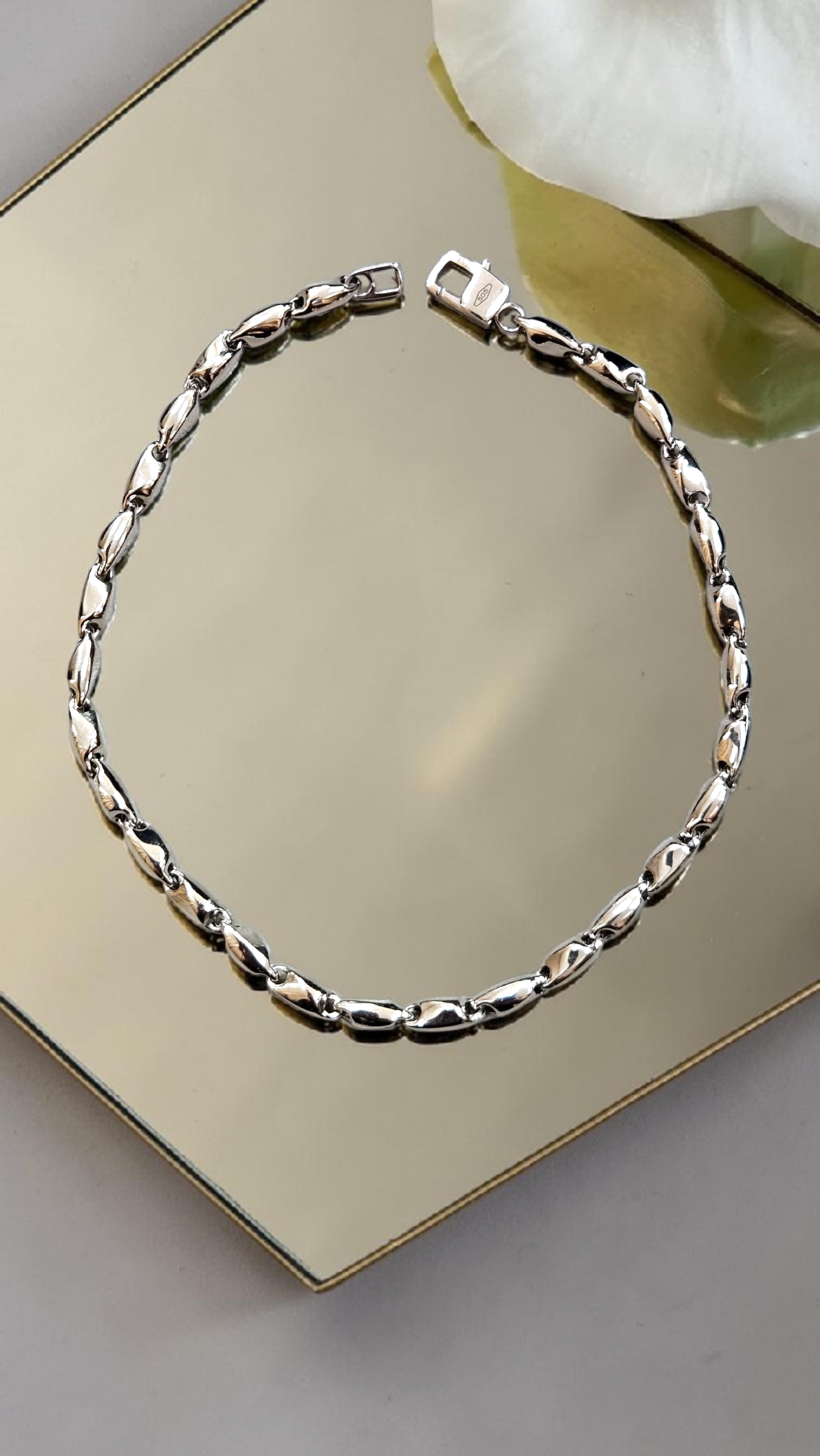 Златна гривна от бяло злато