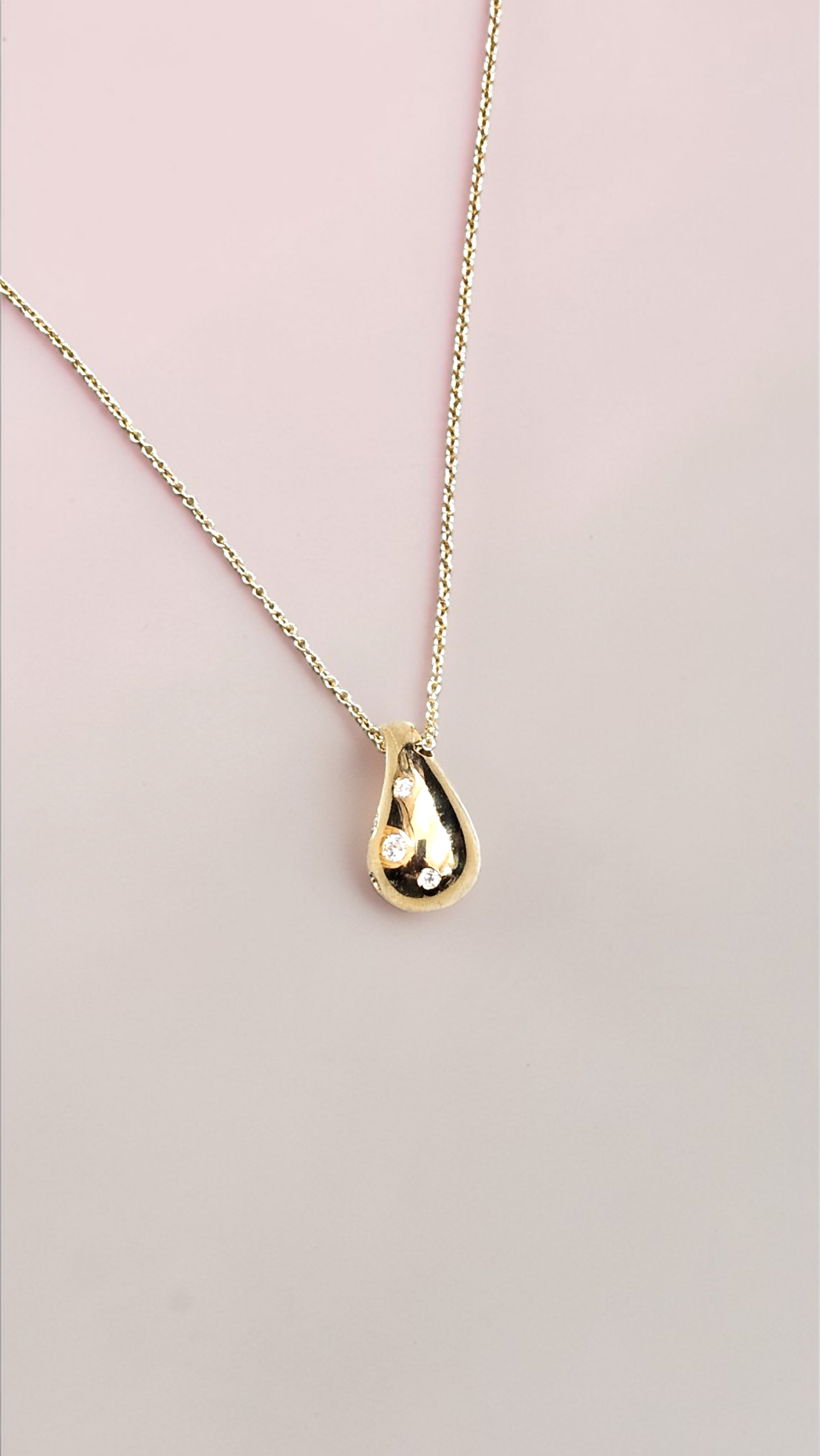 Златно колие с диаманти 