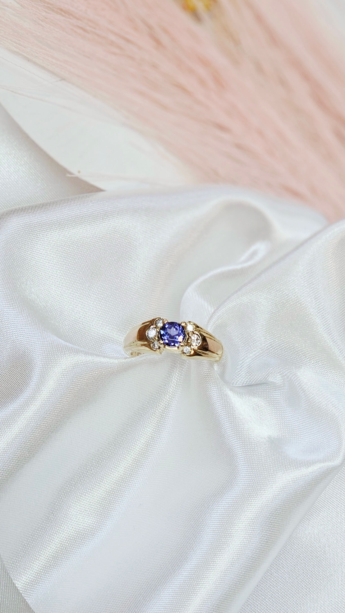 Златен пръстен с Танзанит и Диаманти