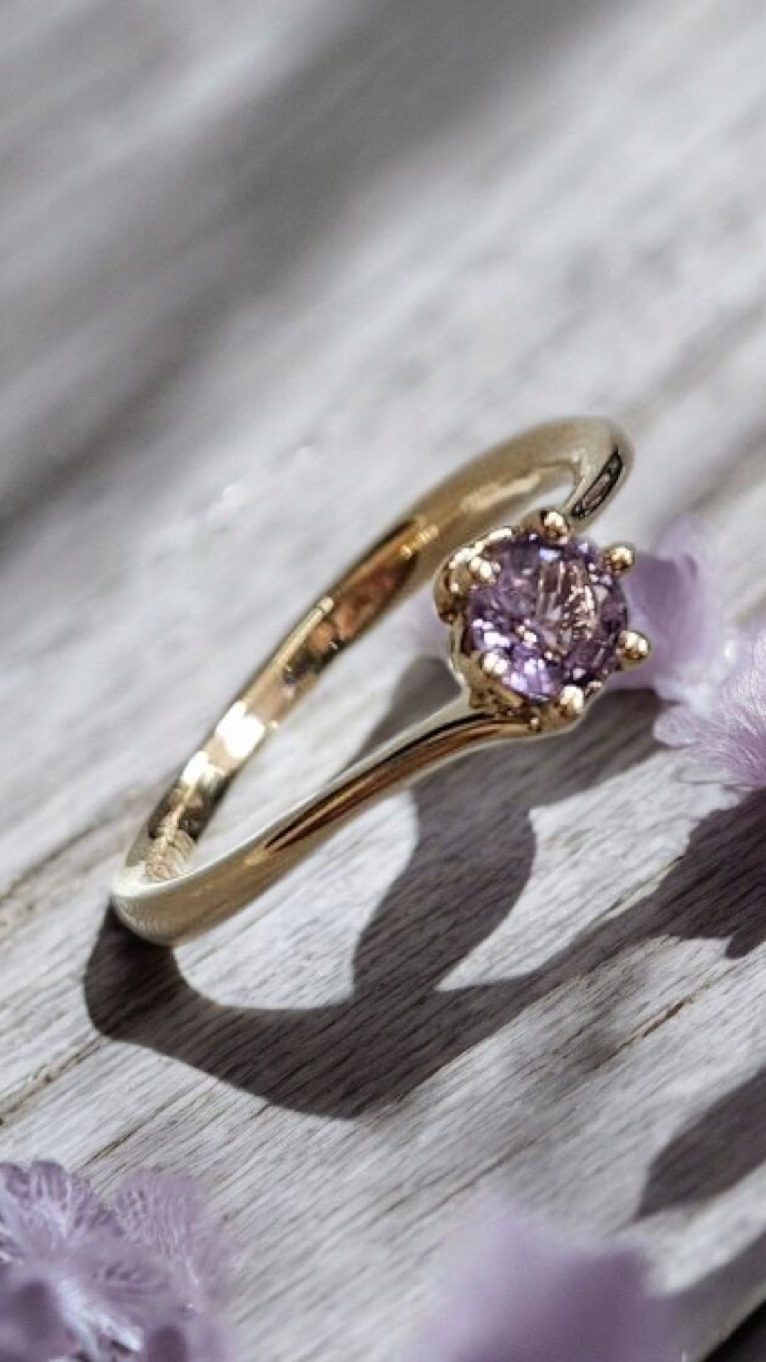 Златен пръстен с природен ( нетретиран сапфир)