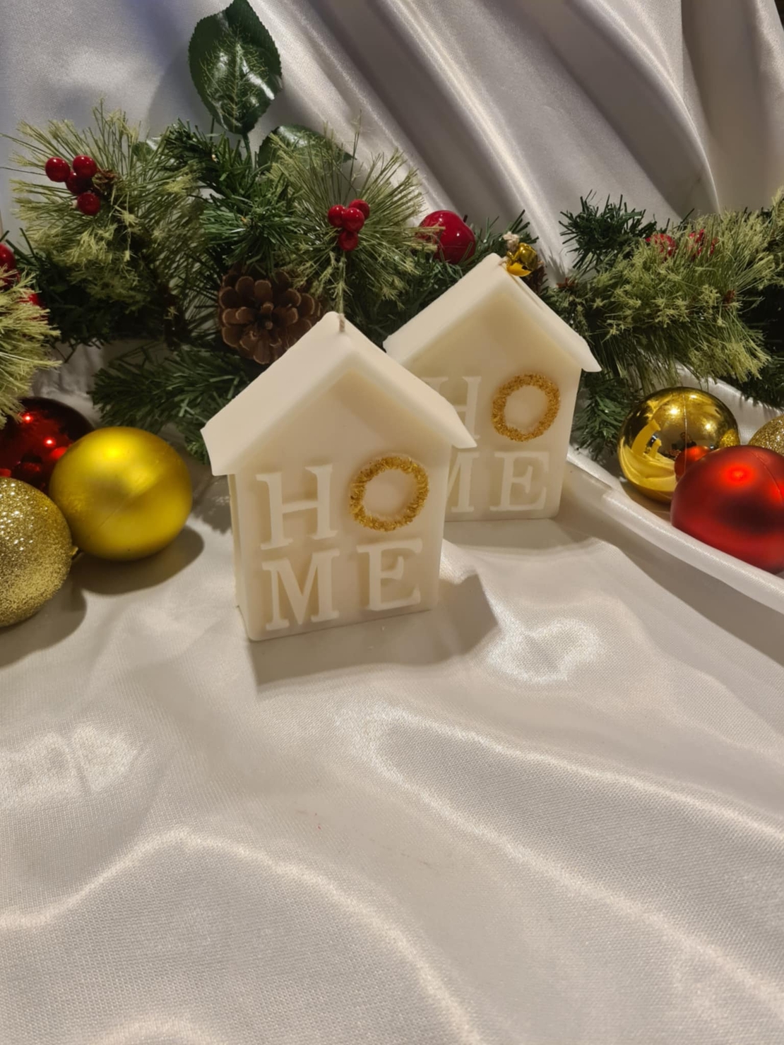 Коледна свещ „HOME“ – уют в най-чистата му форма