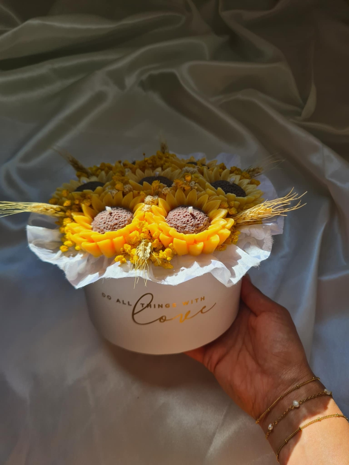 Авторски букет „Golden Sun Symphony“