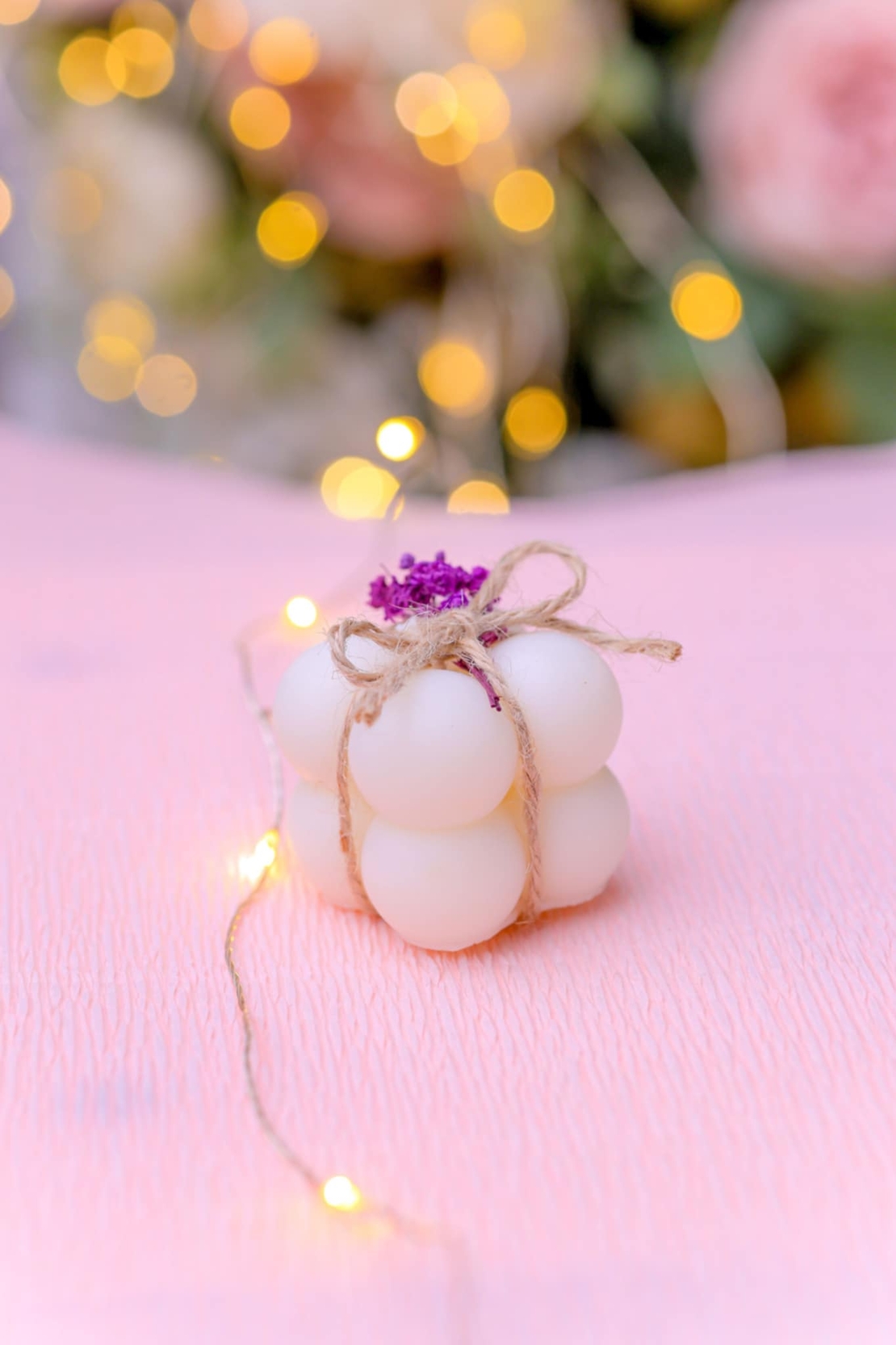 Бабъл свещ – нежна декорация за всеки повод