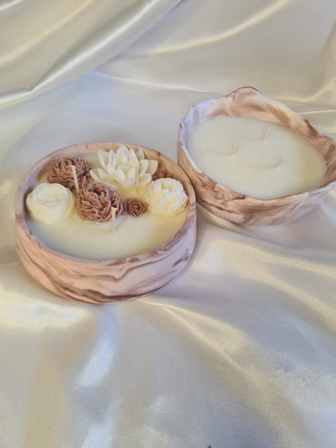 Ароматна свещ в керамичен съд “MUSEA” – ръчно изработена, артистична форма