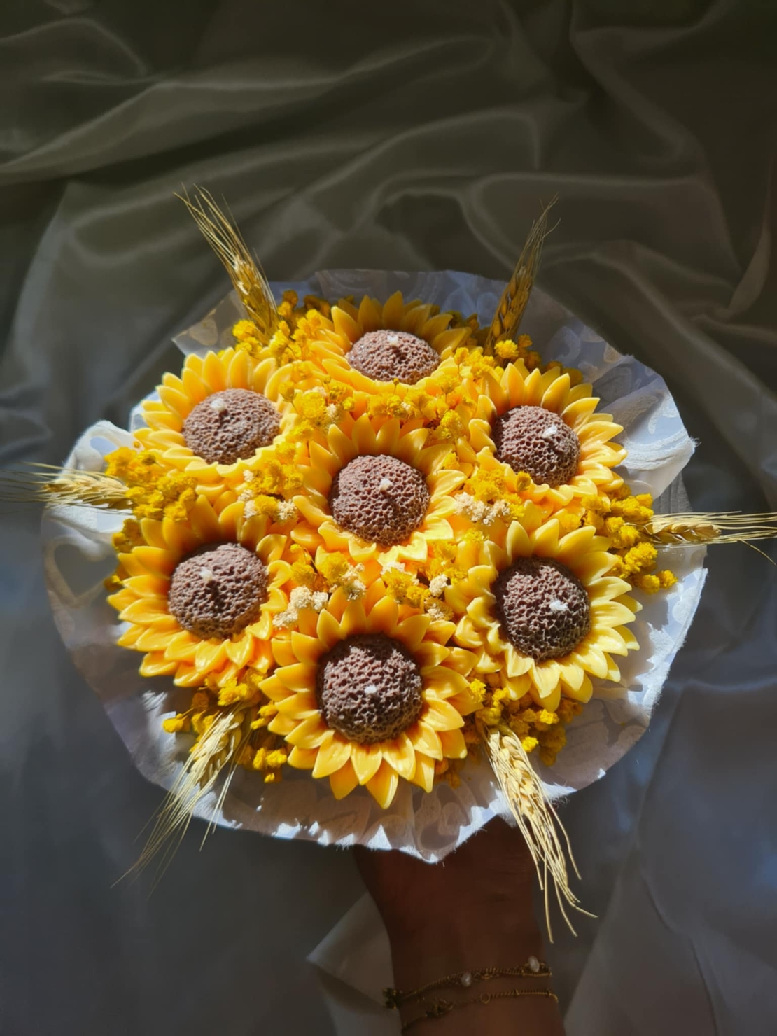 Авторски букет „Golden Sun Symphony“