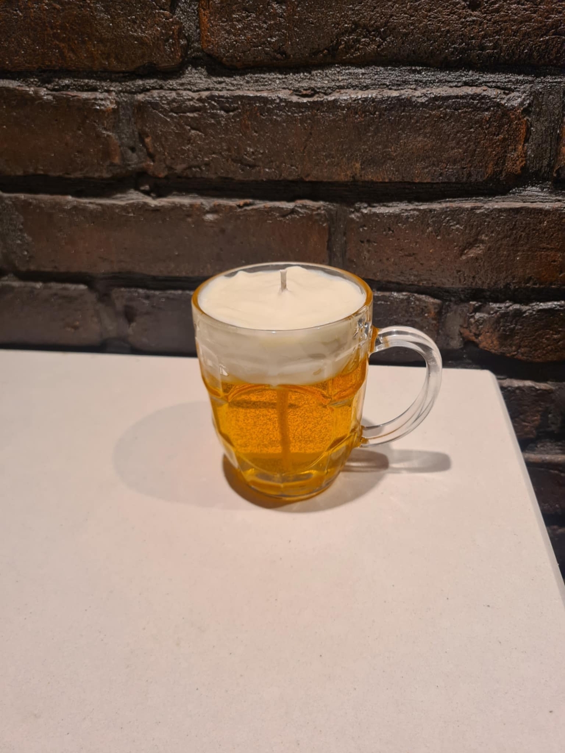 „Халба светло пиво“ – ароматна свещ