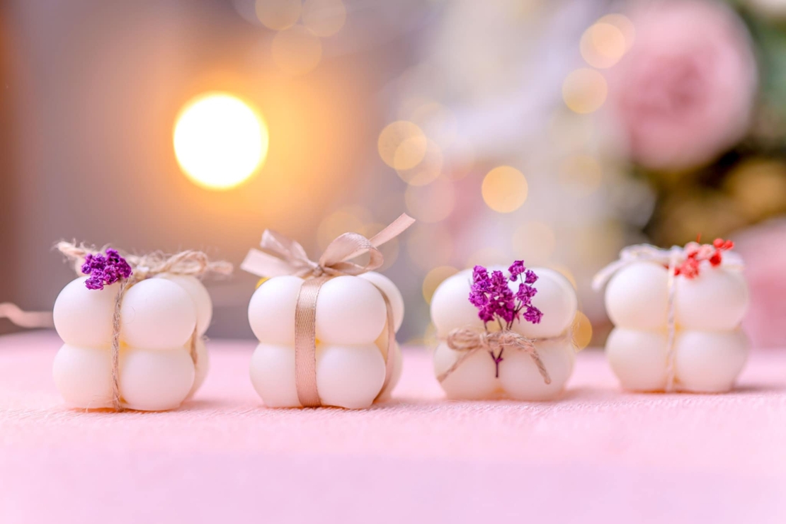 Бабъл свещ – нежна декорация за всеки повод