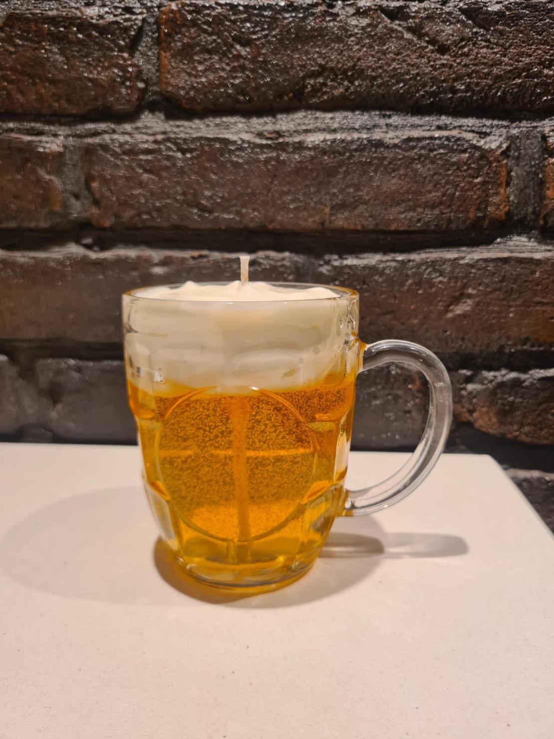 „Халба светло пиво“ – ароматна свещ