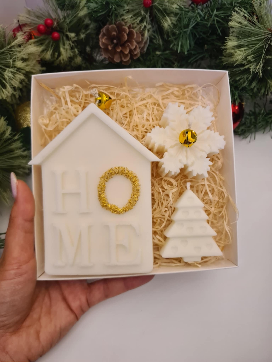 Подаръчен коледен комплект “Holiday Home Set” – къщичка, снежинка и елхичка | 250гр ръчна изработка