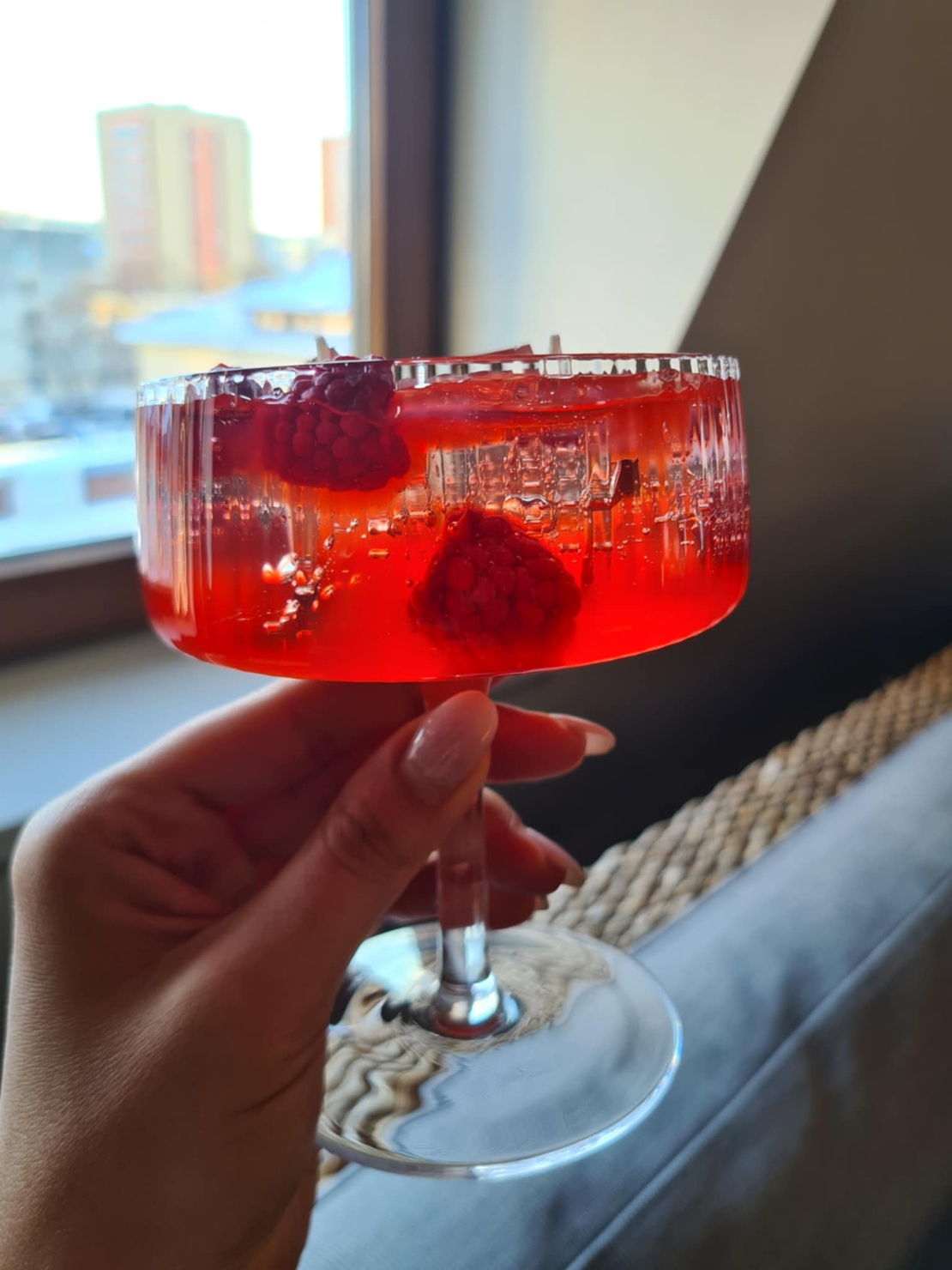 „Малинов Спаркъл“ – ароматна свещ в чаша