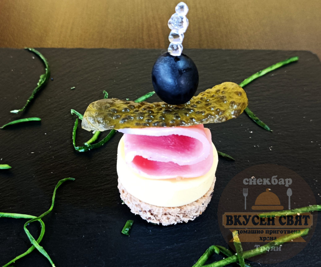Хапка с кисела краставичка