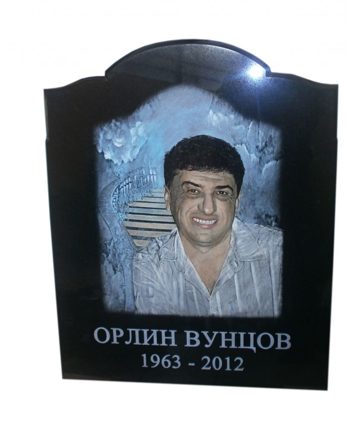 ПАМЕТНИК ГРАНИТ МОДЕЛ ГРАВИРАНЕ 9-3