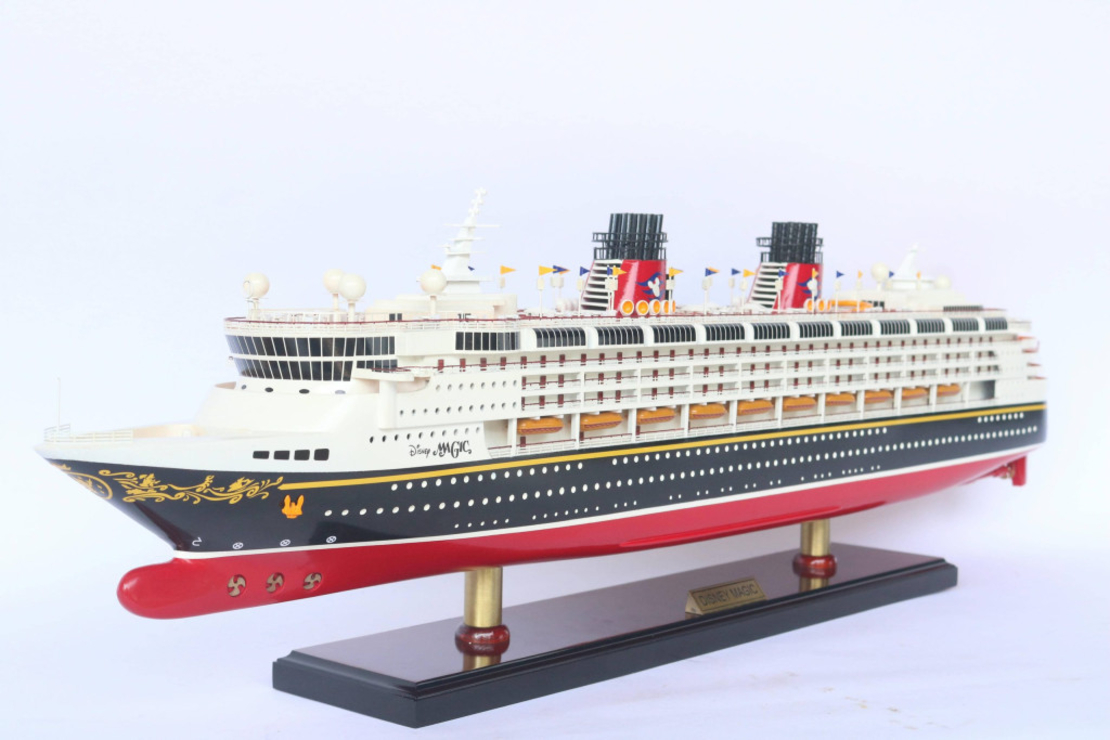 Модел на кораб - Disney magic
