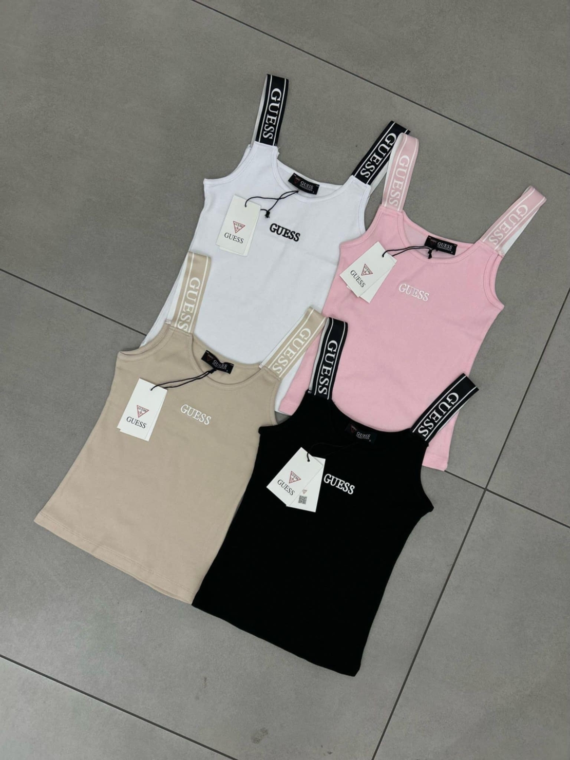 Потници Guess