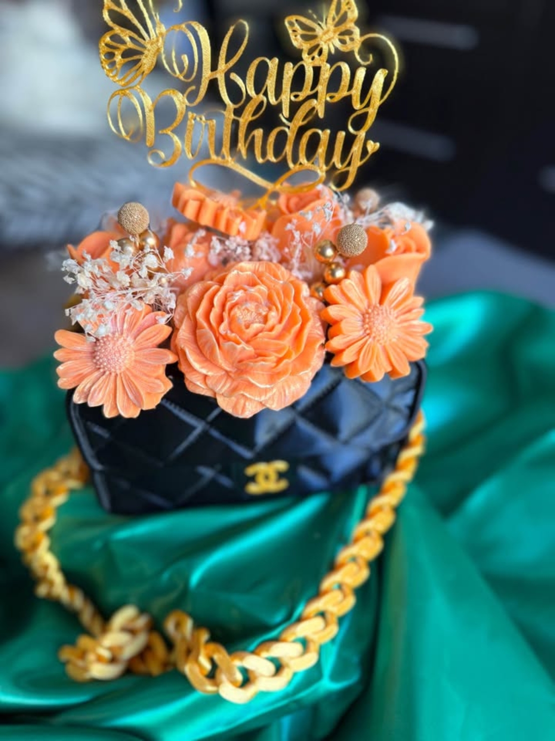 Идеалният подарък за всеки повод манта декорирана със сапунени цветя