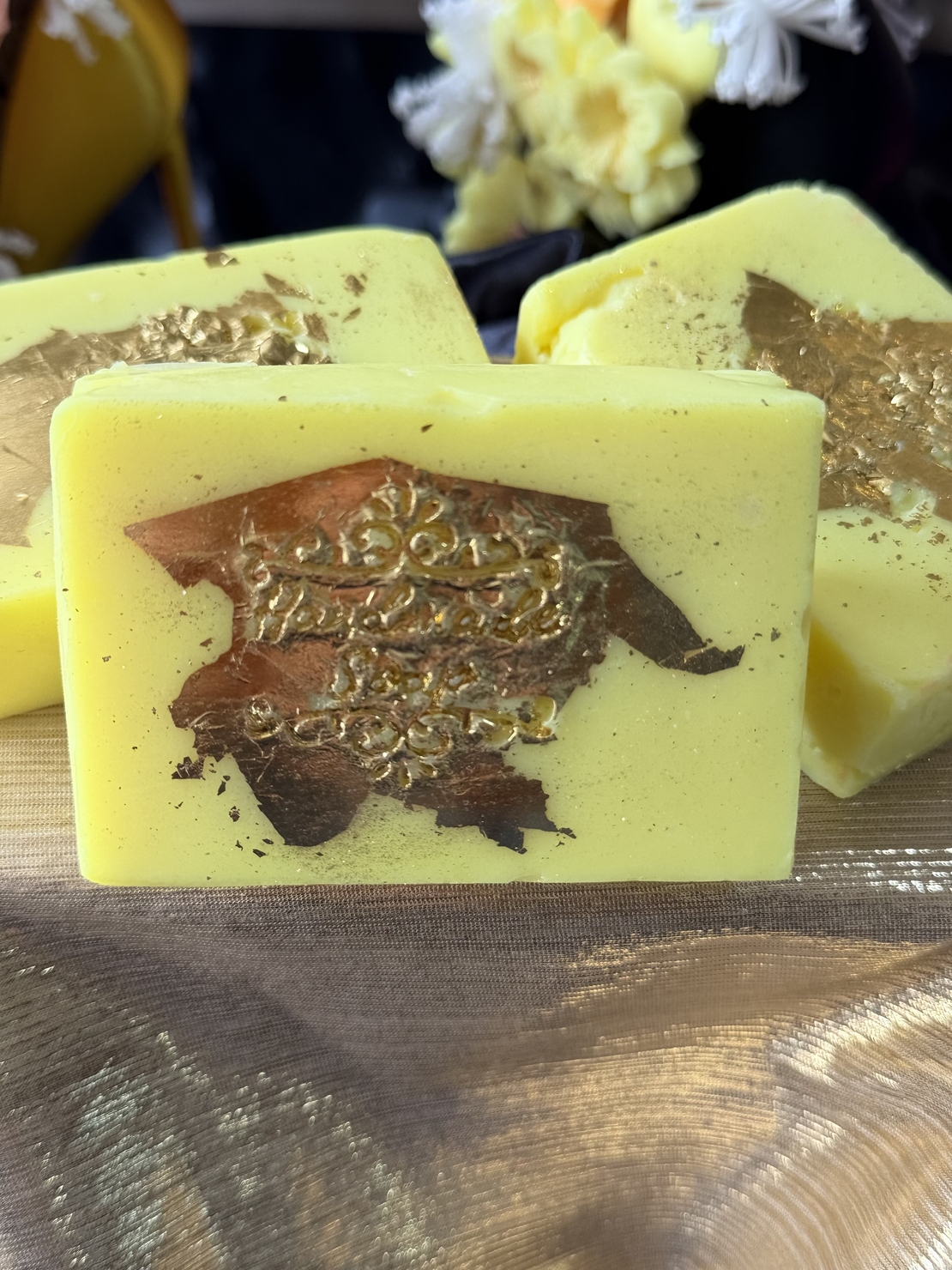 Натурален сапун с аромат на Дюля