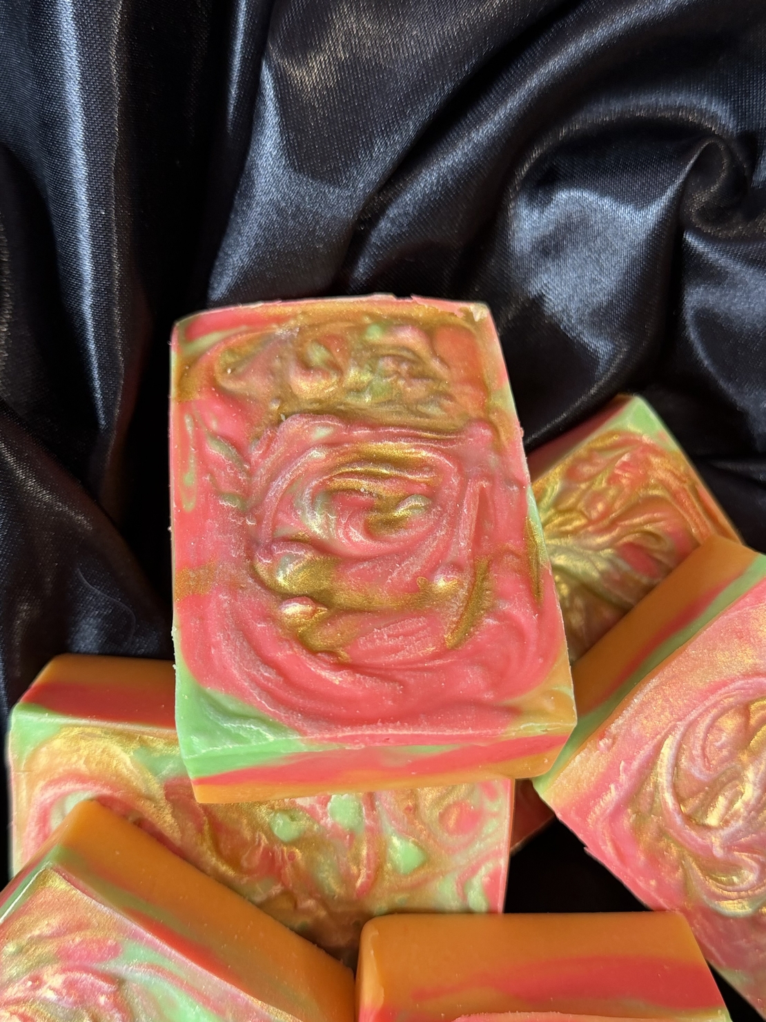 Домашен сапун с аромат на печена ябълка канела и портокал