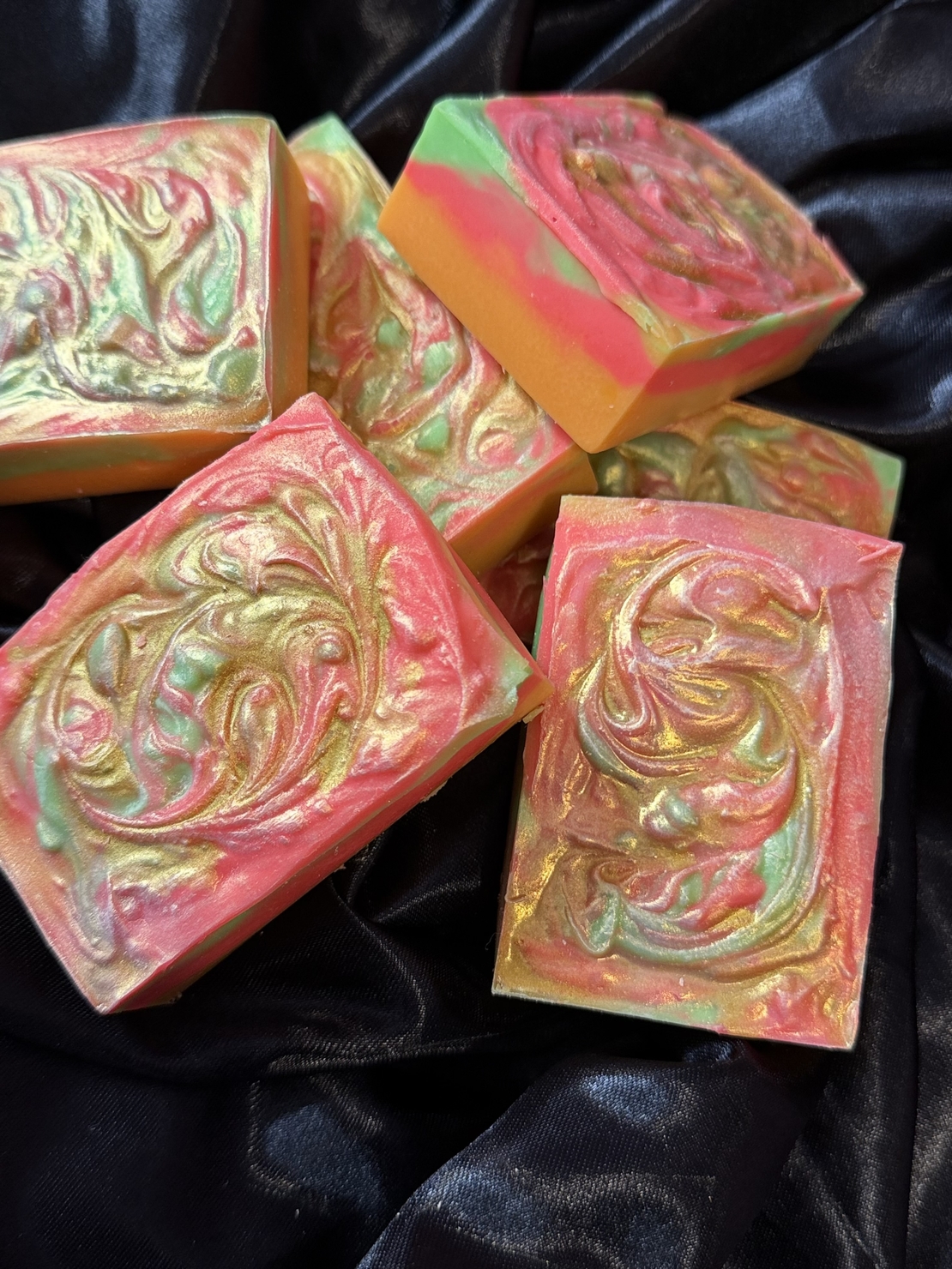 Домашен сапун с аромат на печена ябълка канела и портокал