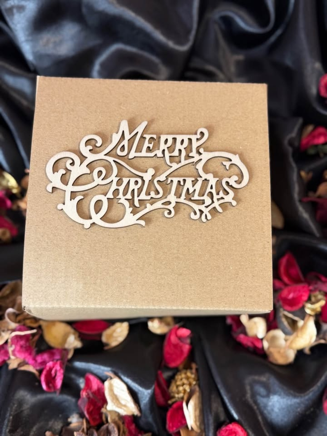 Коледен комплект от 10 ръчно изработени сапуна.