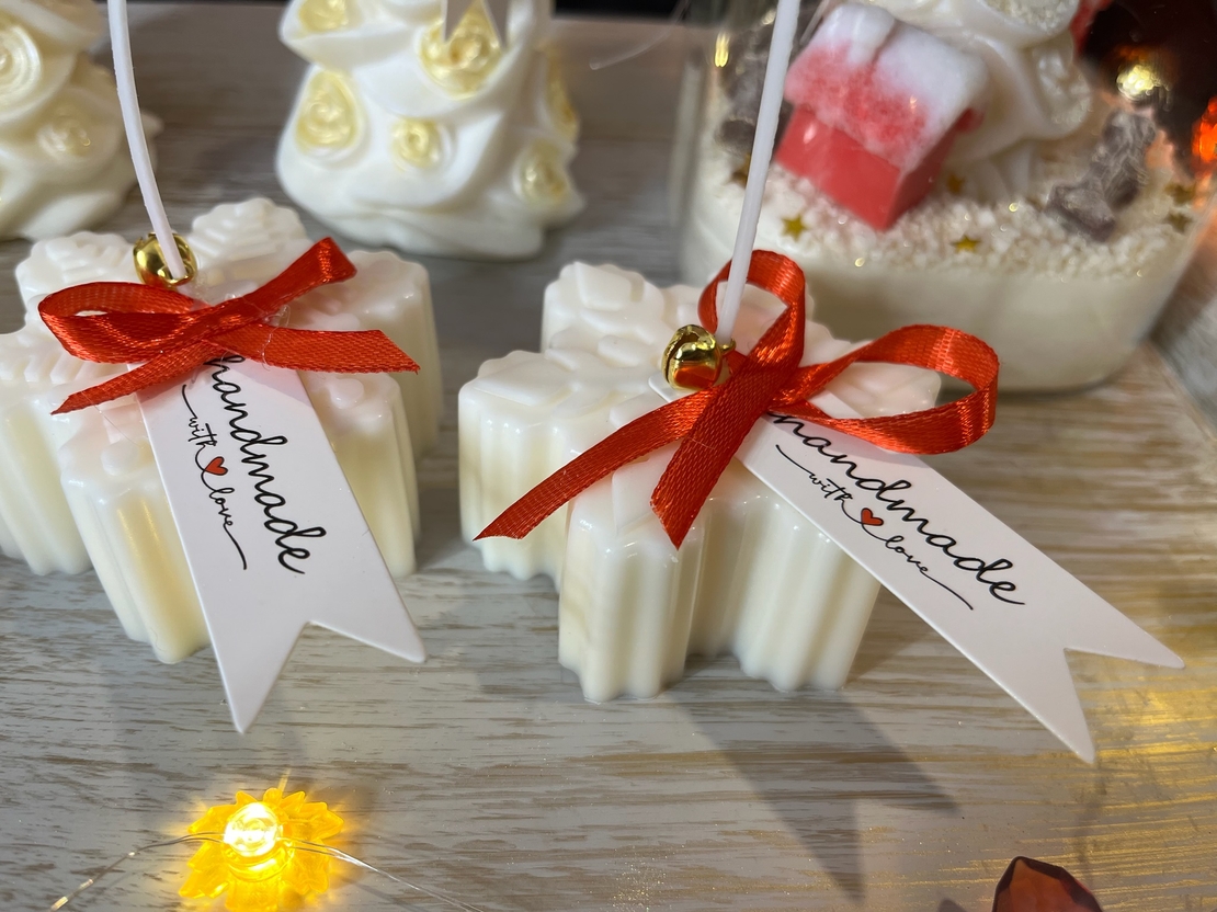 Ръчно изработени коледни свещи 