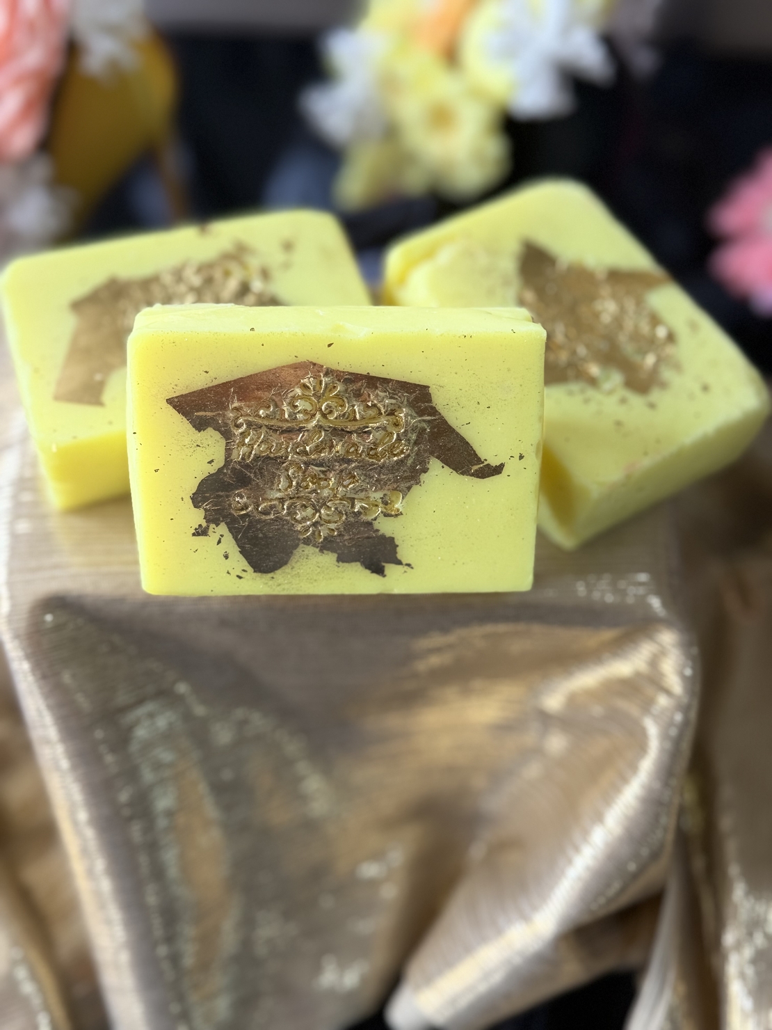 Натурален сапун с аромат на Дюля