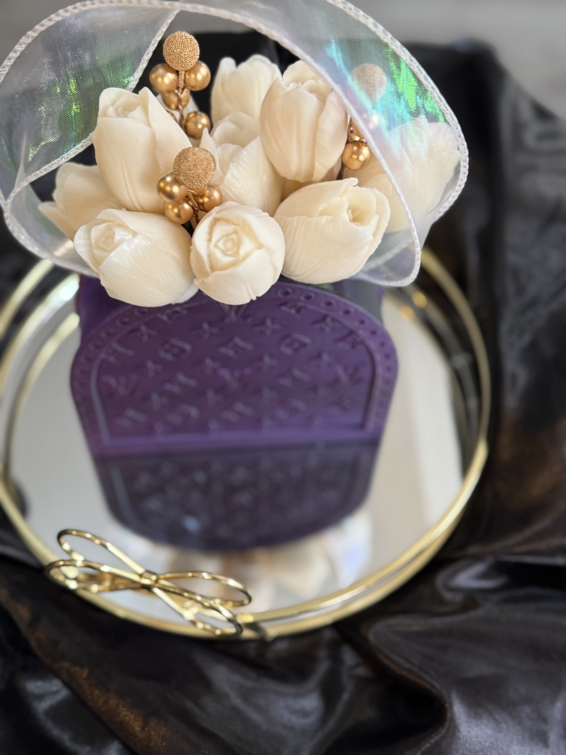 Луксозен букет от бели лалета