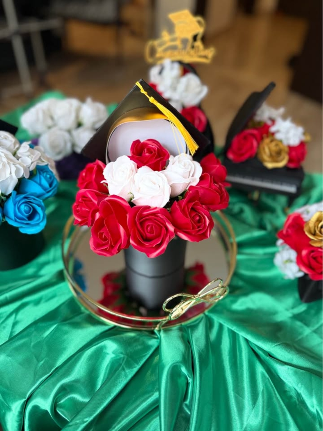 Малки луксозни букети за абитуриенти