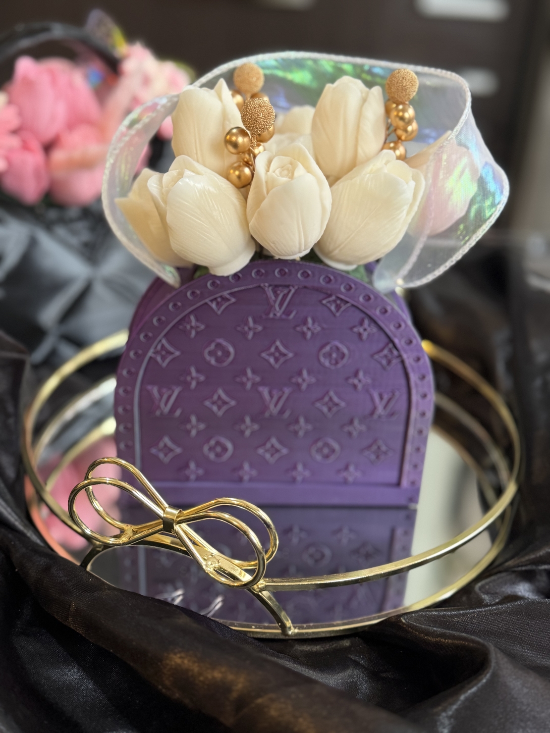 Луксозен букет от бели лалета