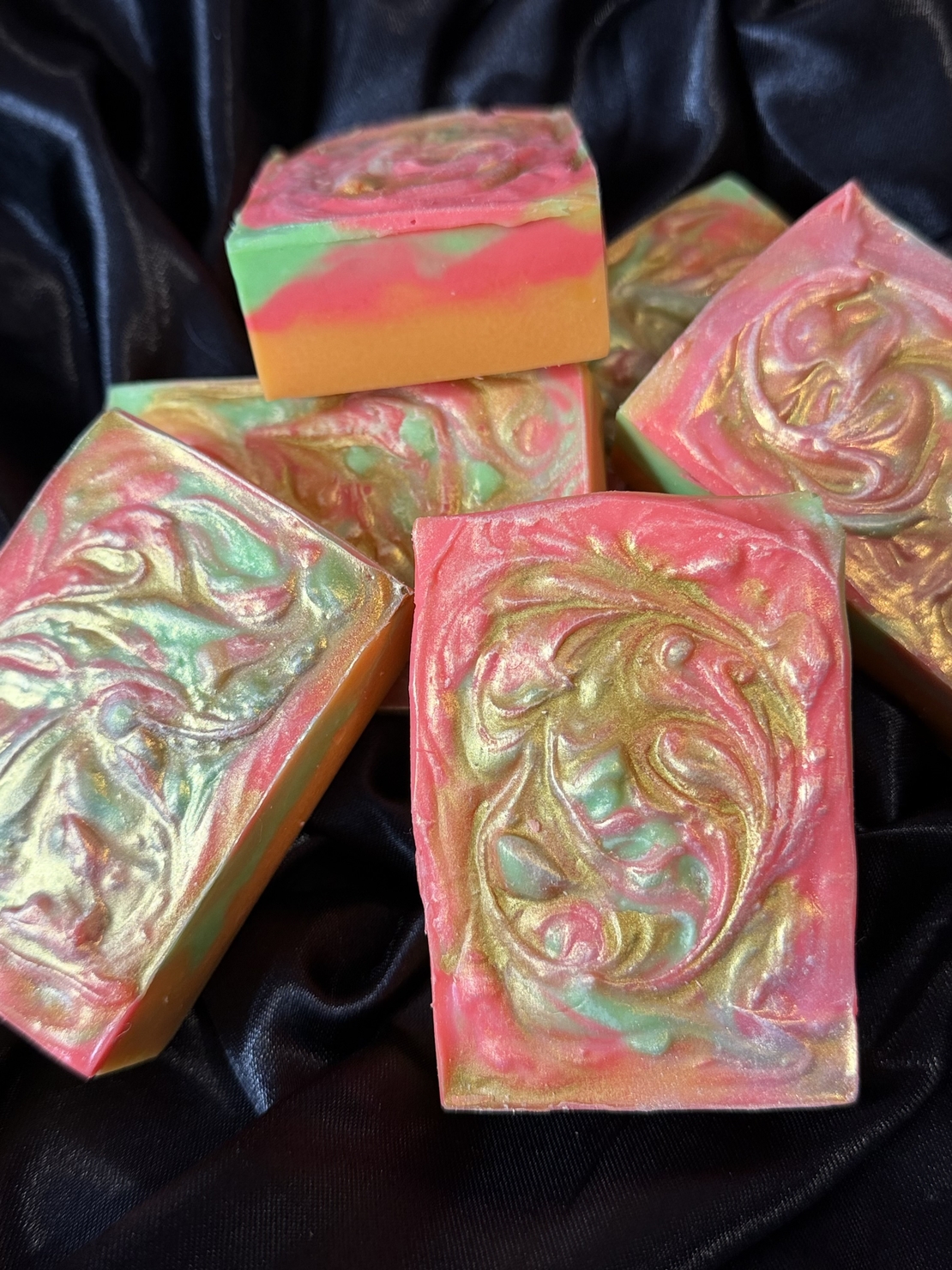 Домашен сапун с аромат на печена ябълка канела и портокал