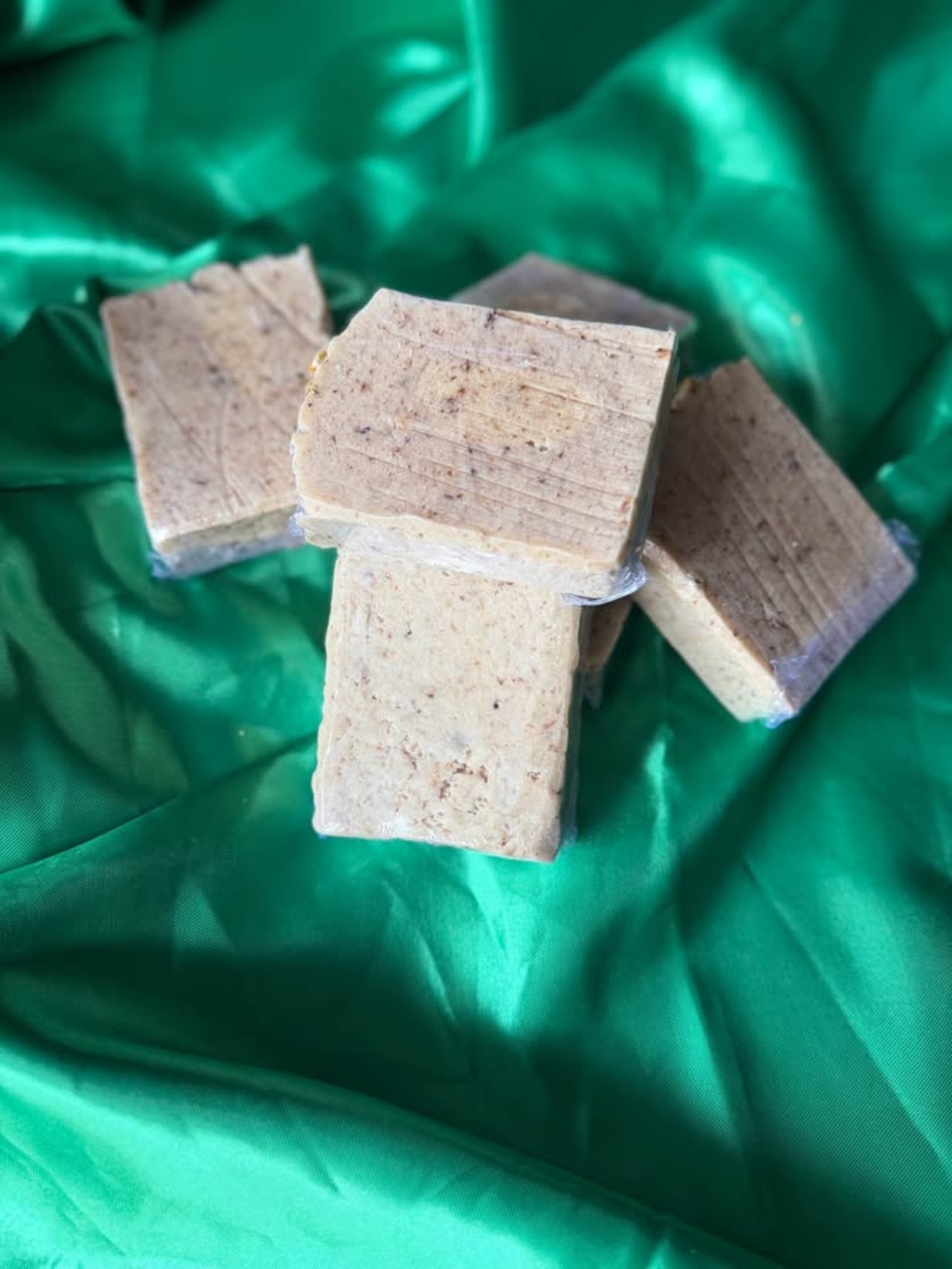 Лечебен билков сапун с невен, лайка и медицинска ружа