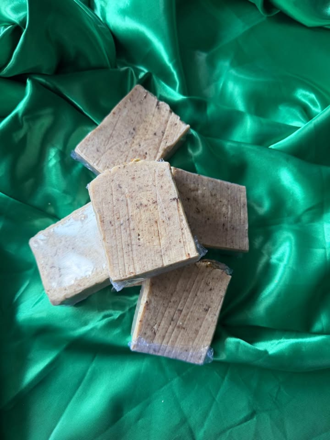 Лечебен билков сапун с невен, лайка и медицинска ружа