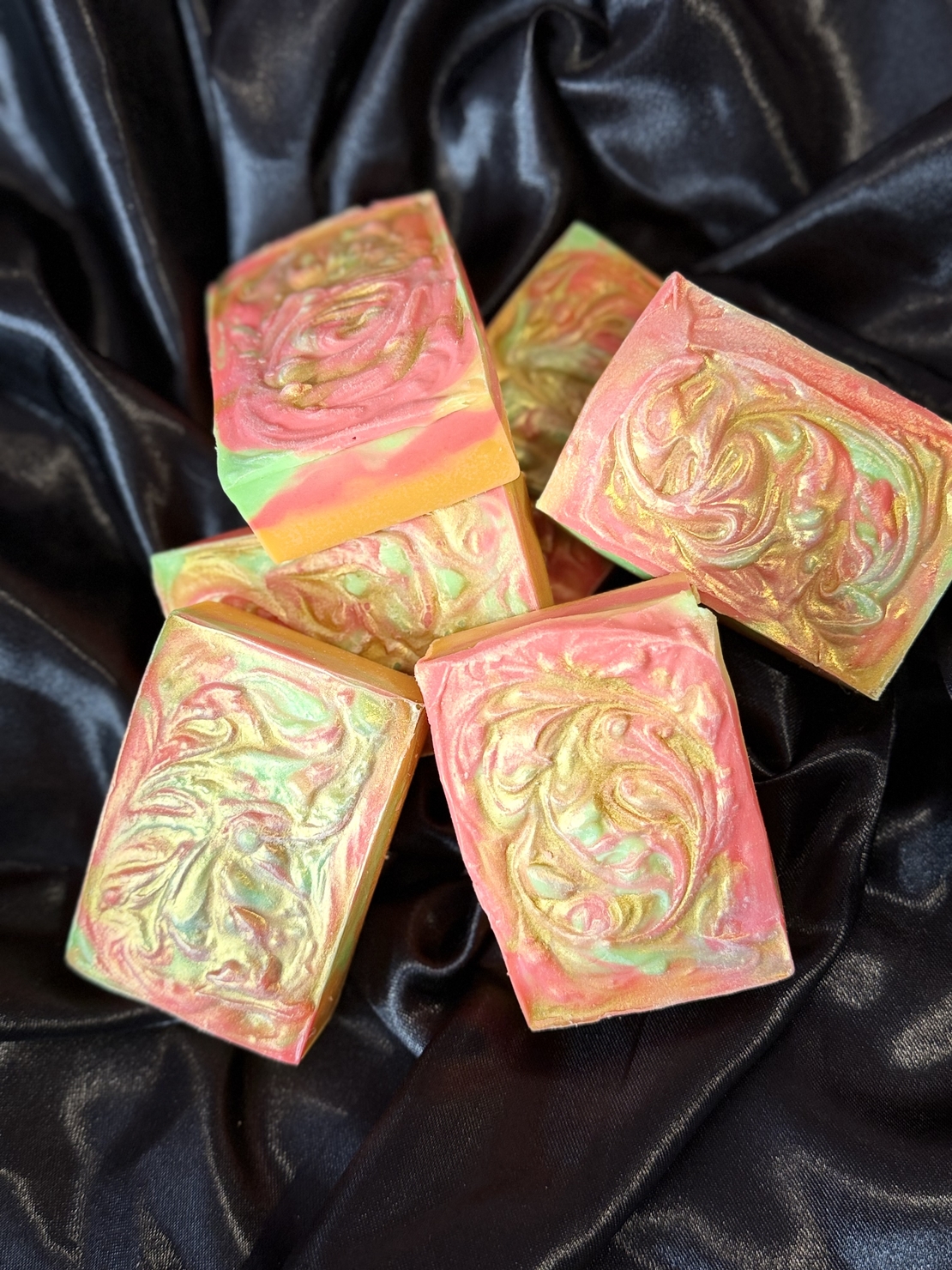 Домашен сапун с аромат на печена ябълка канела и портокал