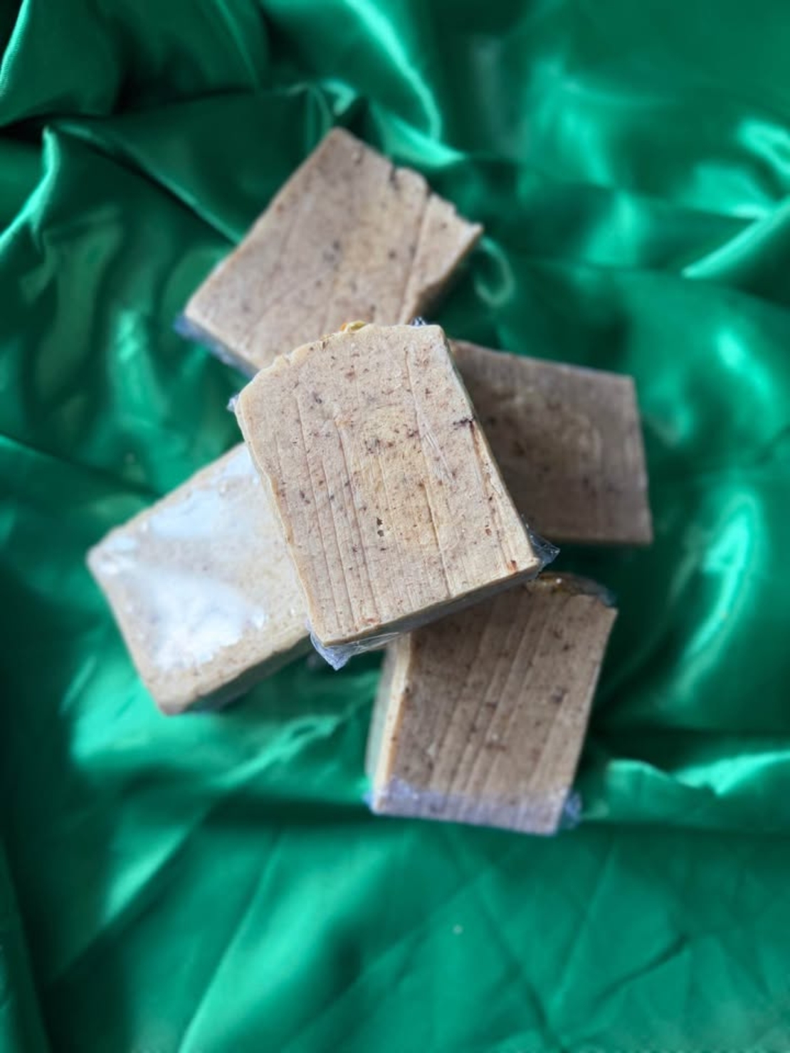 Лечебен билков сапун с невен, лайка и медицинска ружа