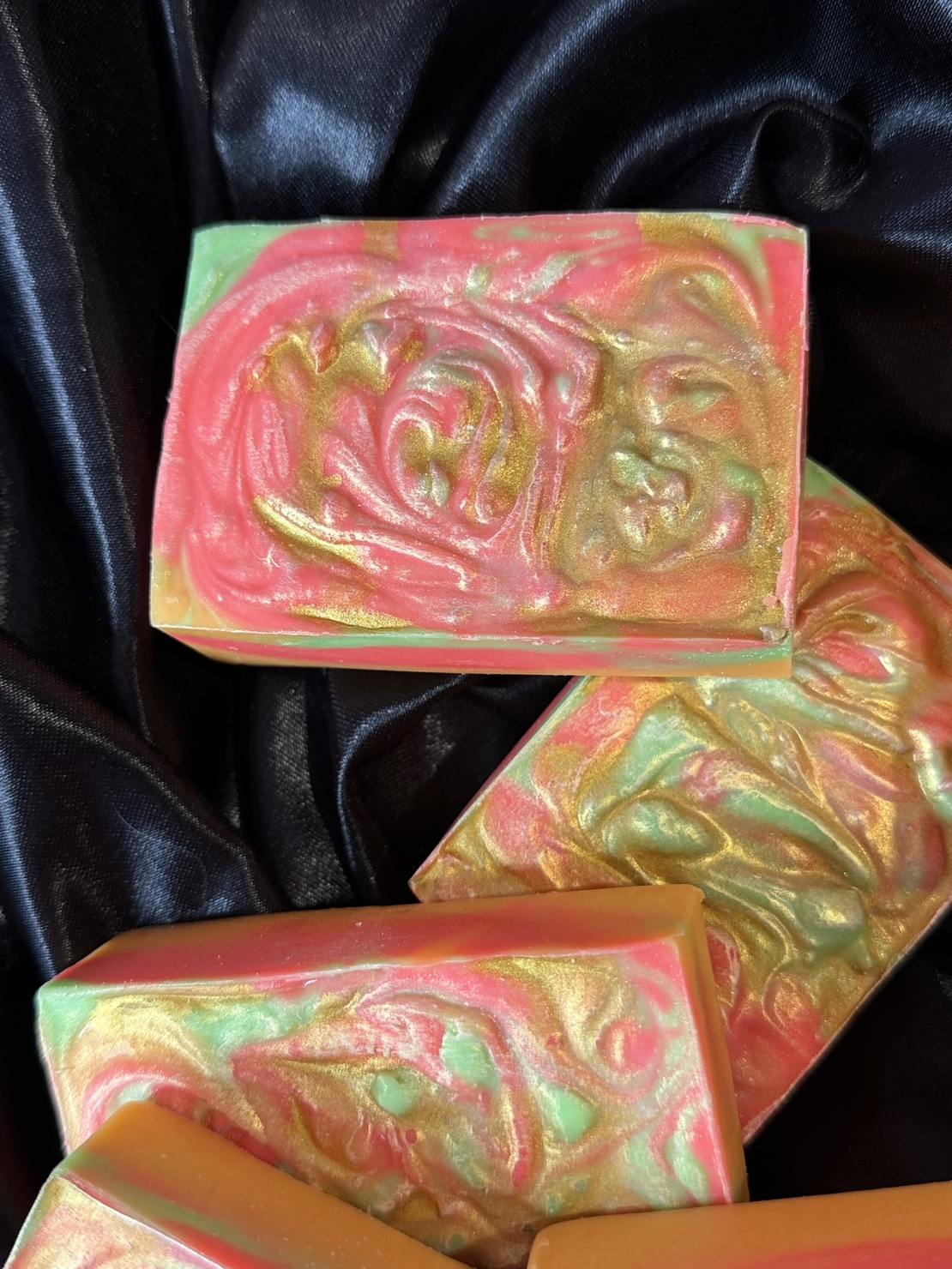 Домашен сапун с аромат на печена ябълка канела и портокал