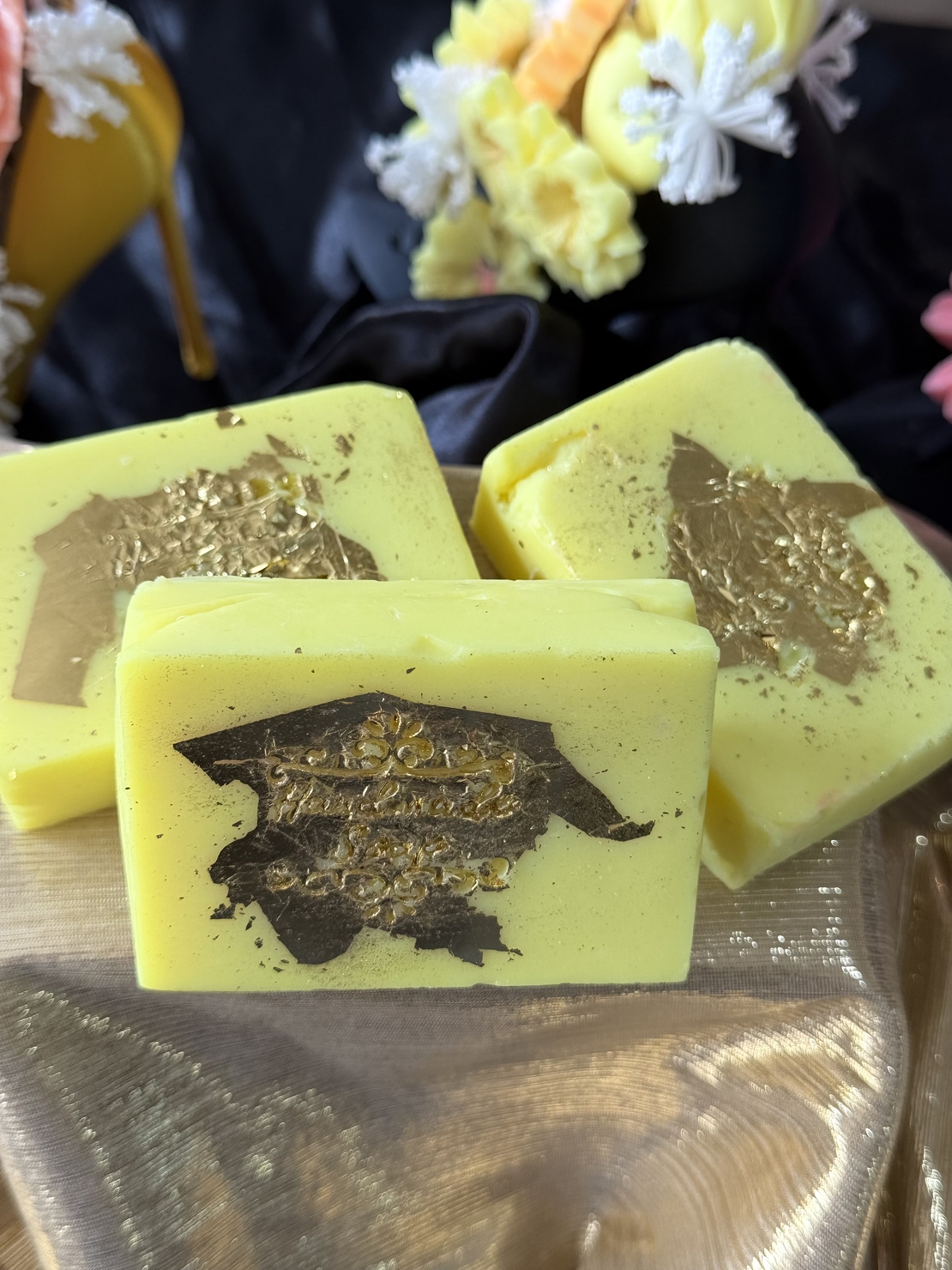 Натурален сапун с аромат на Дюля