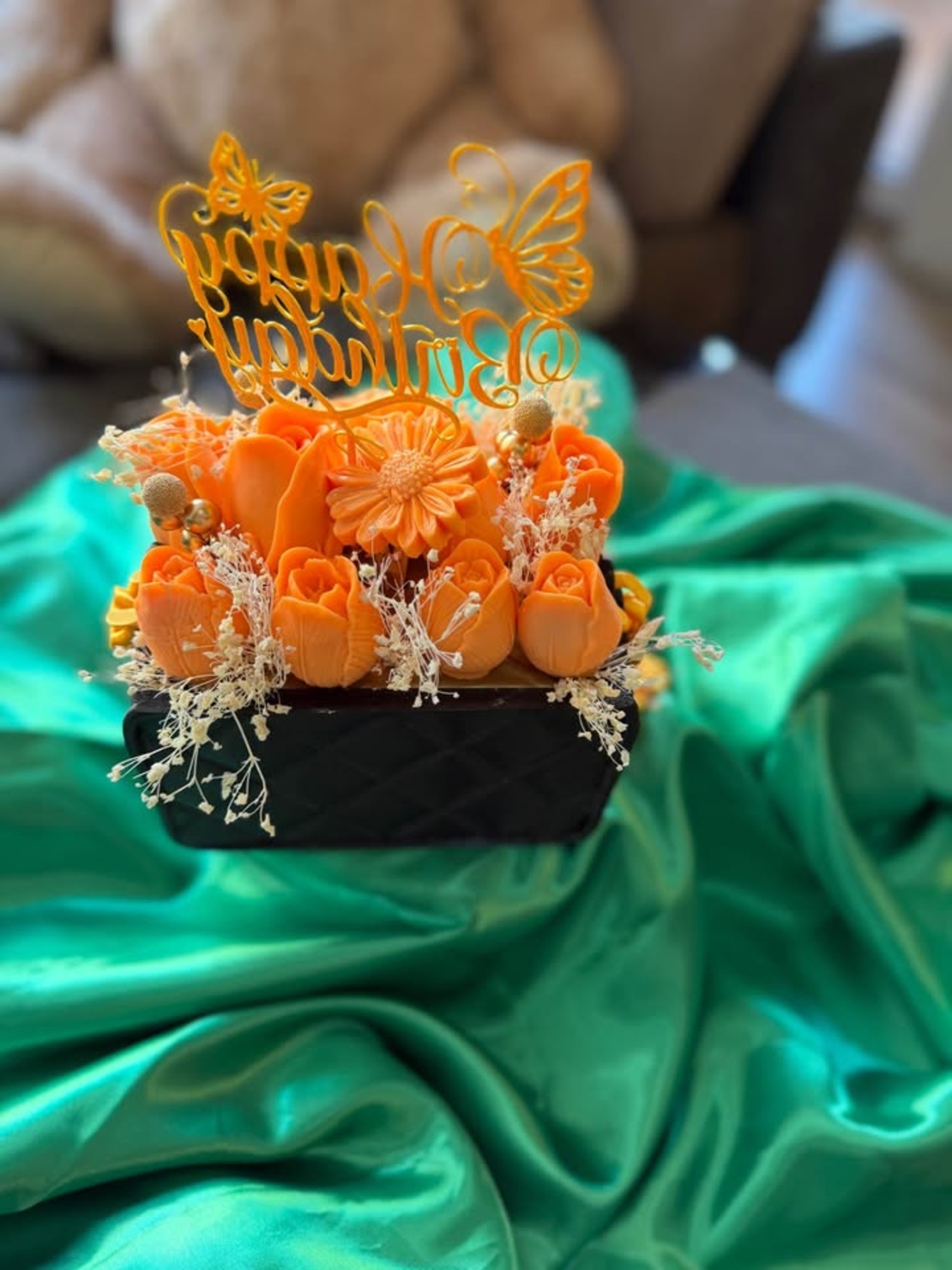 Идеалният подарък за всеки повод манта декорирана със сапунени цветя